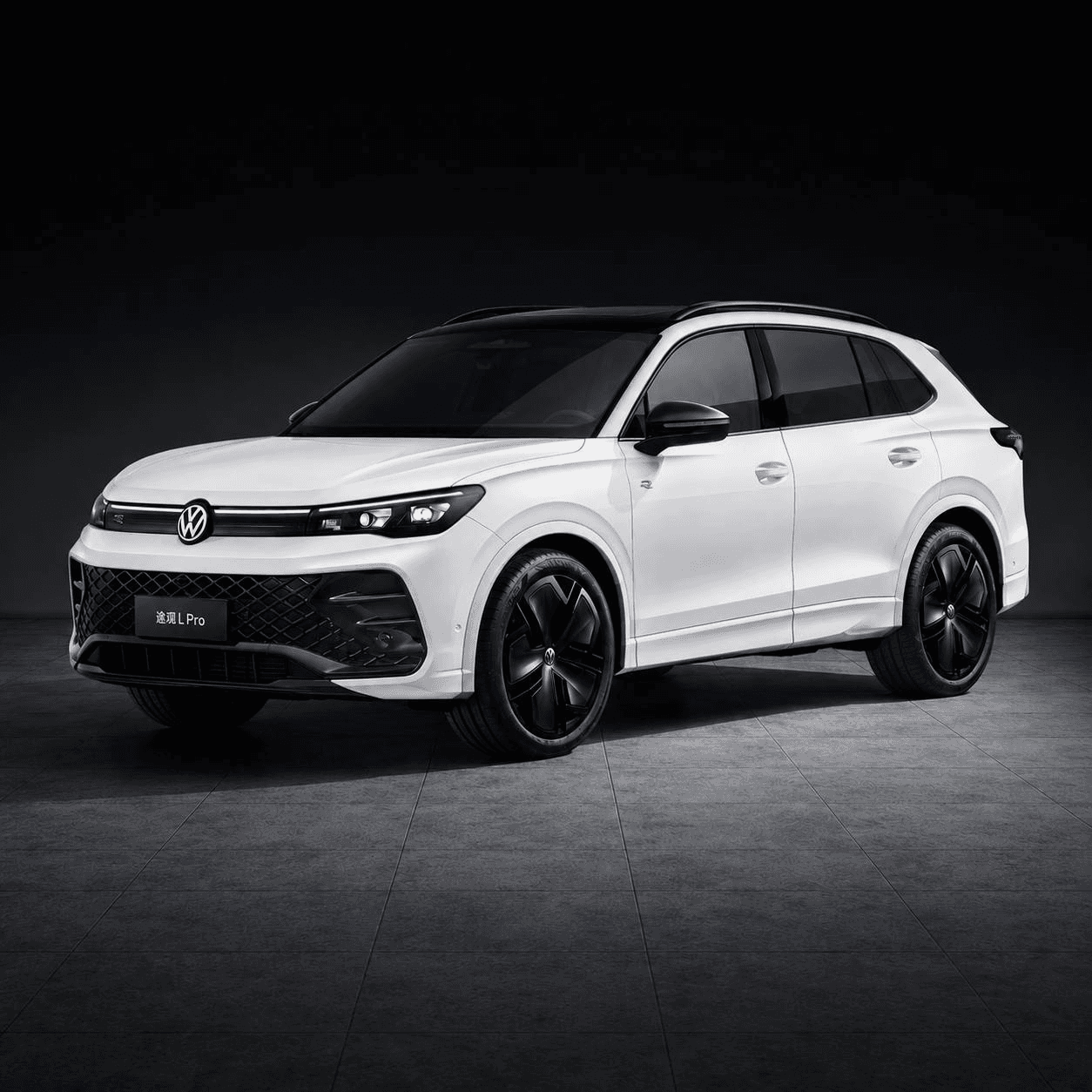 Volkswagen Tiguan L PRO - 1