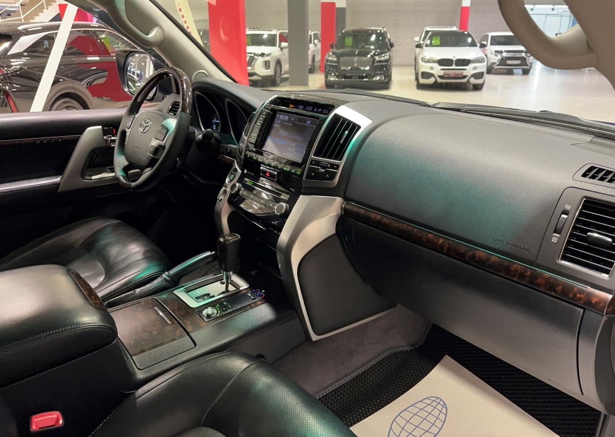 Toyota Land Cruiser 200 - фото 16