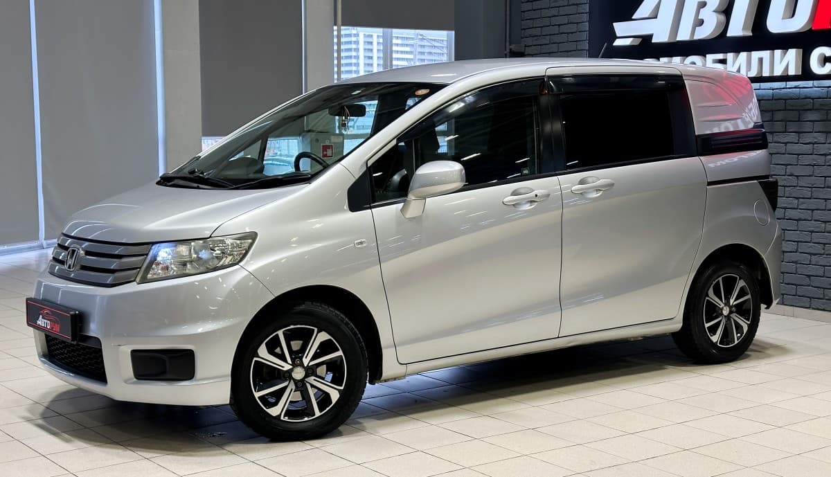 Honda Freed SPIKE - 2