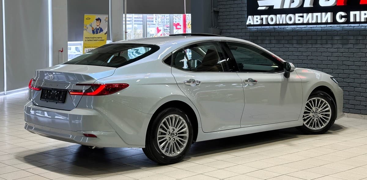 Toyota Camry - 5