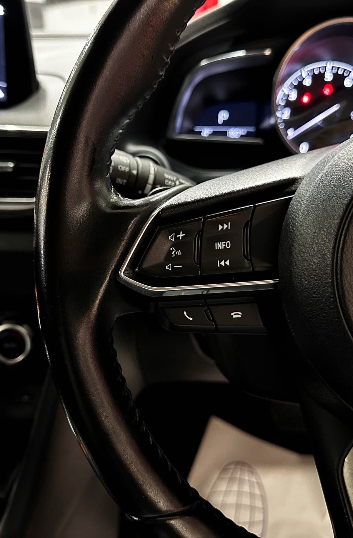 Mazda Axela - фото 21