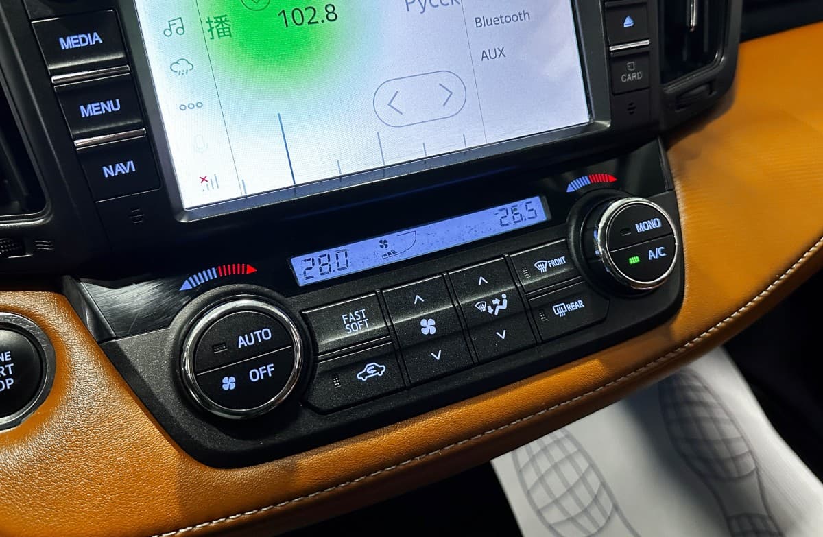 Toyota RAV4 - фото 27