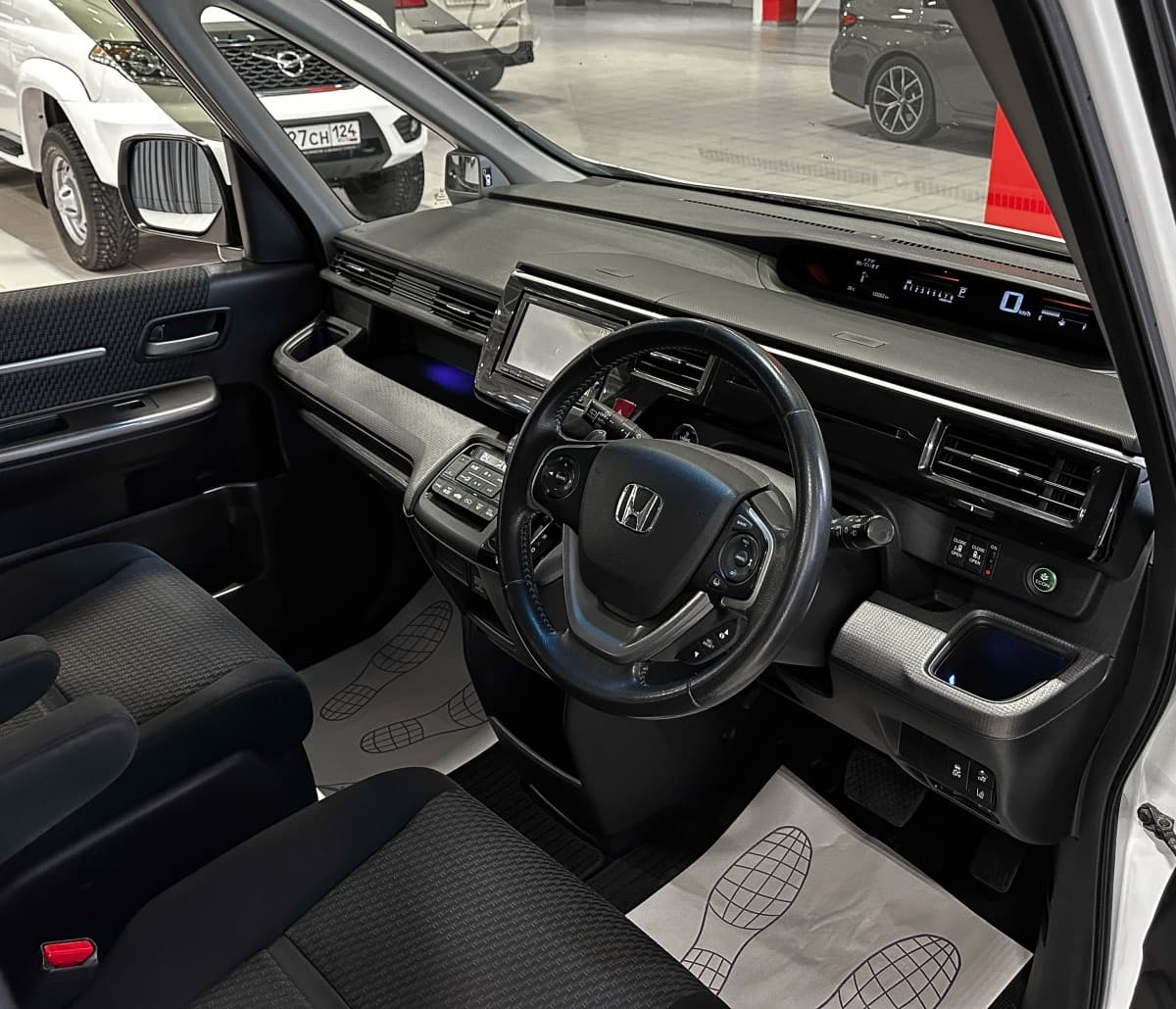 Honda Stepwgn - фото 11