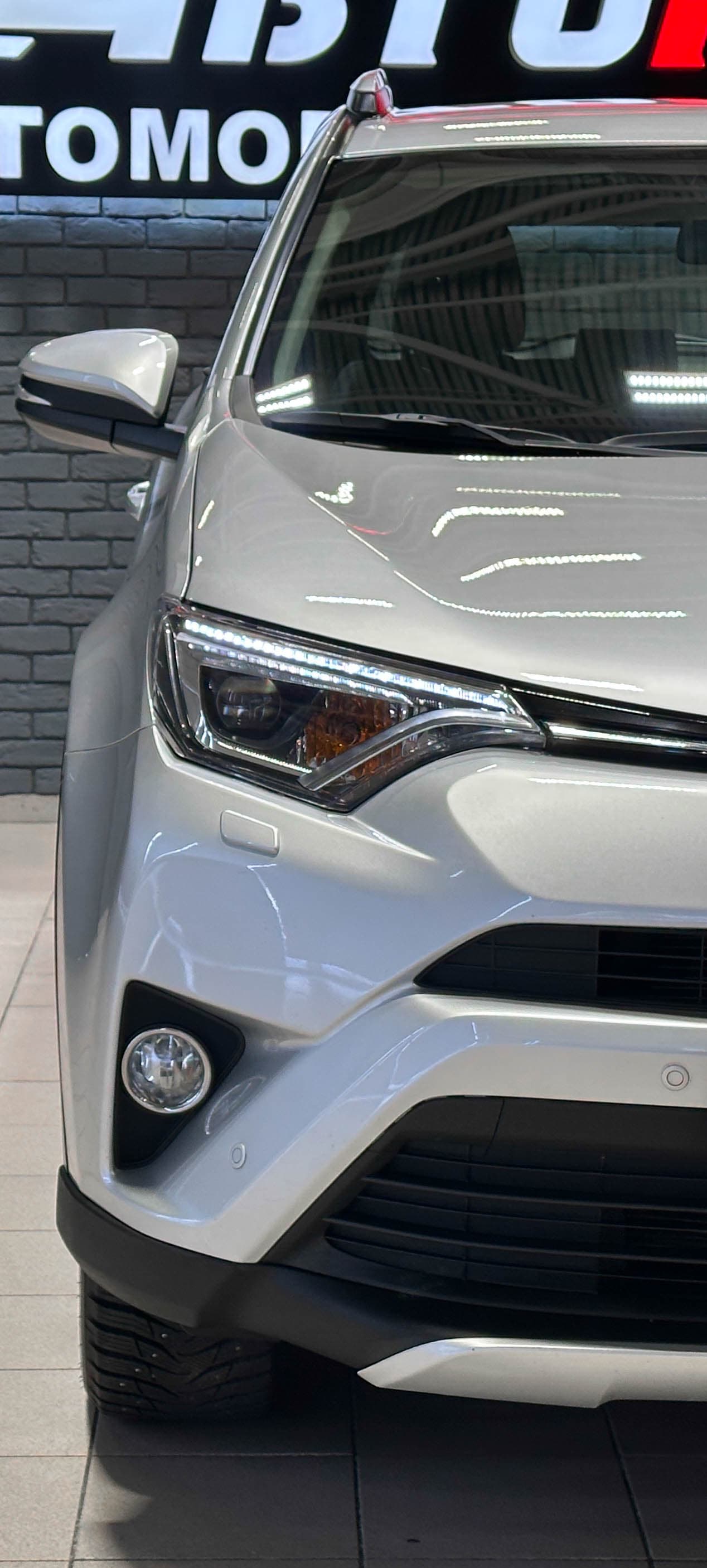 Toyota RAV4 - фото 6