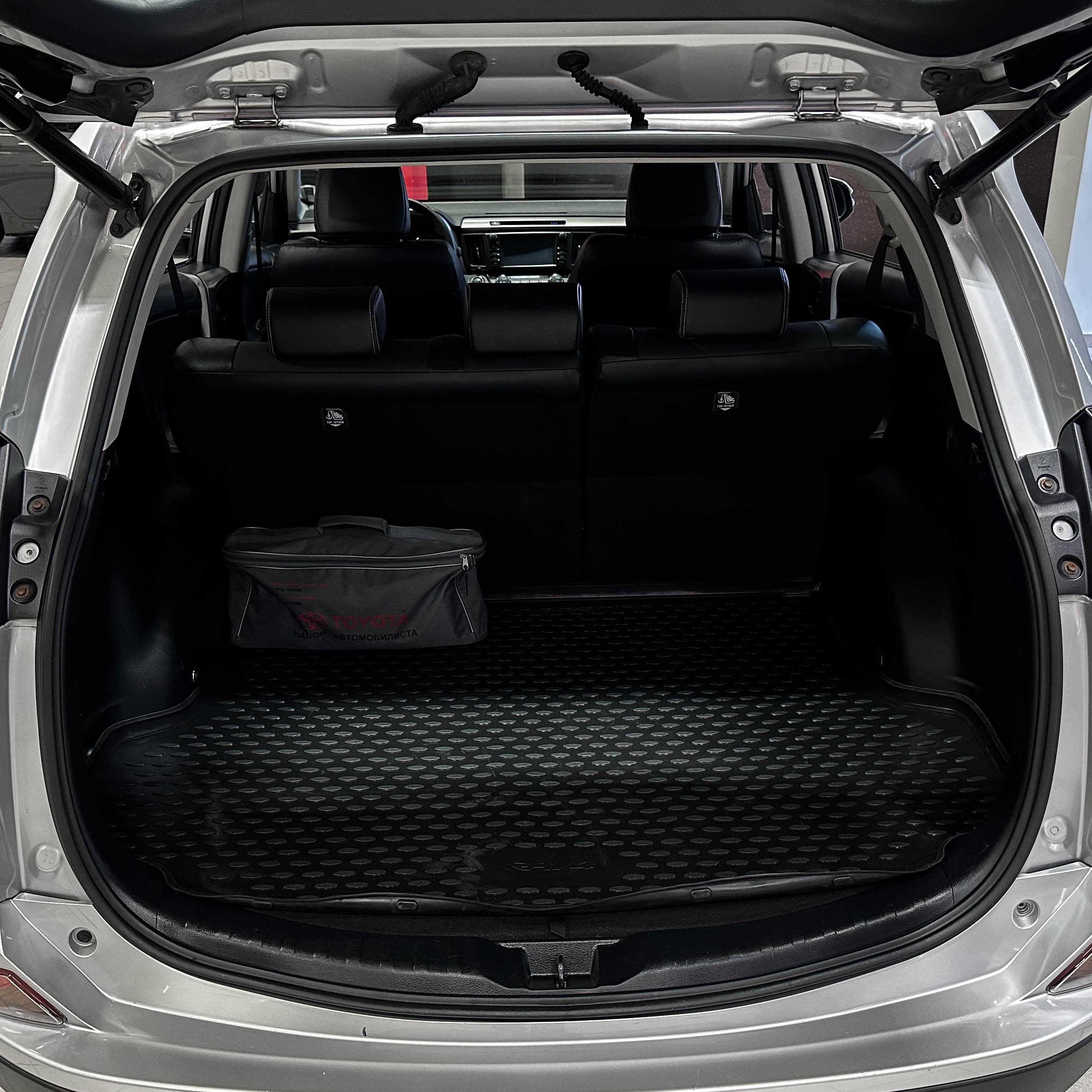 Toyota RAV4 - фото 14