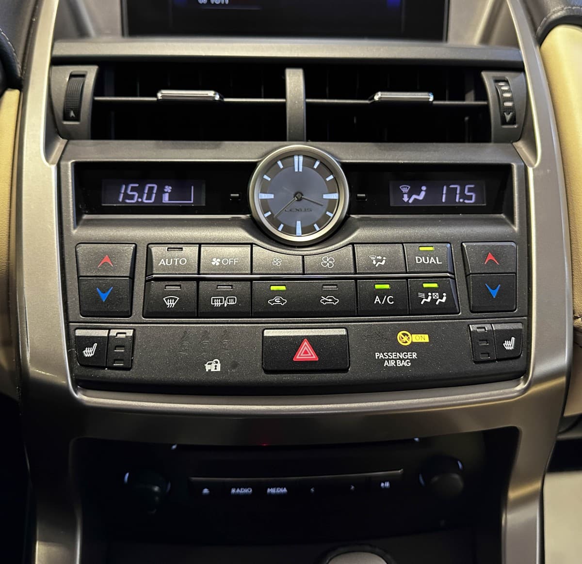 Lexus NX 200 - фото 29