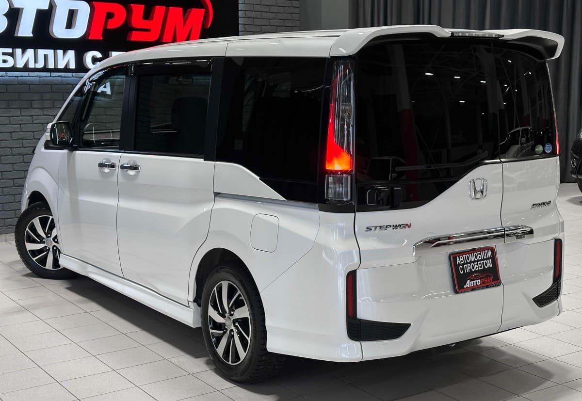 Honda Stepwgn - фото 9