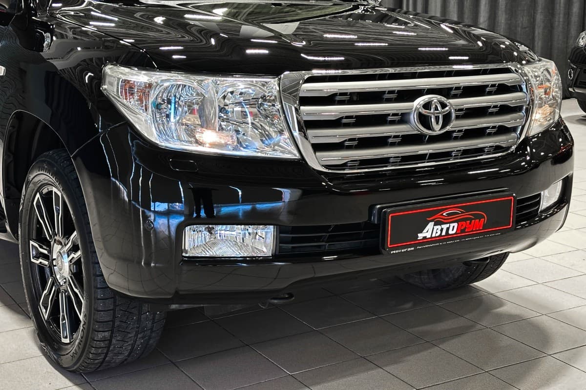 Toyota Land Cruiser 200 - 5