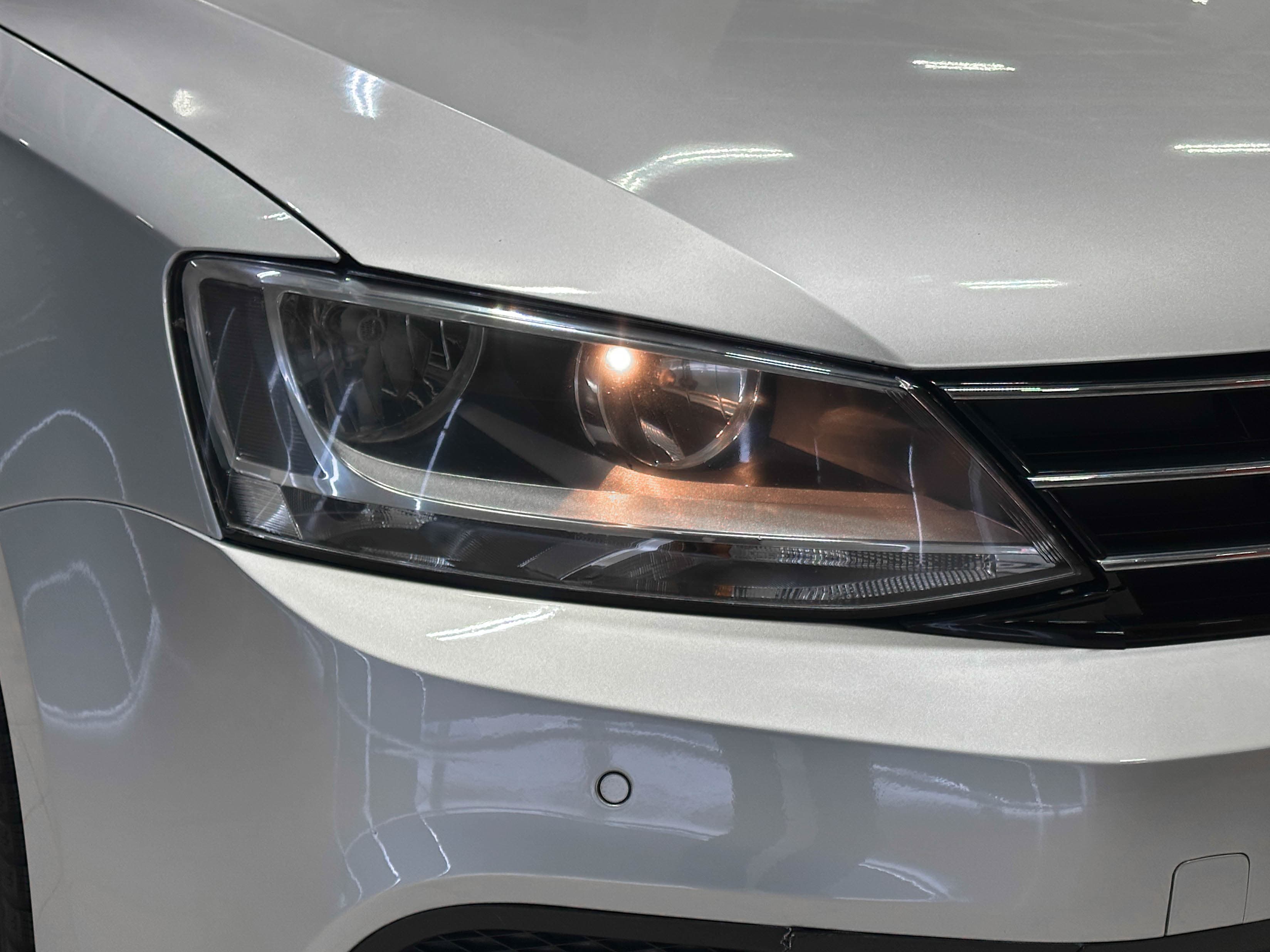 Volkswagen Jetta - 4