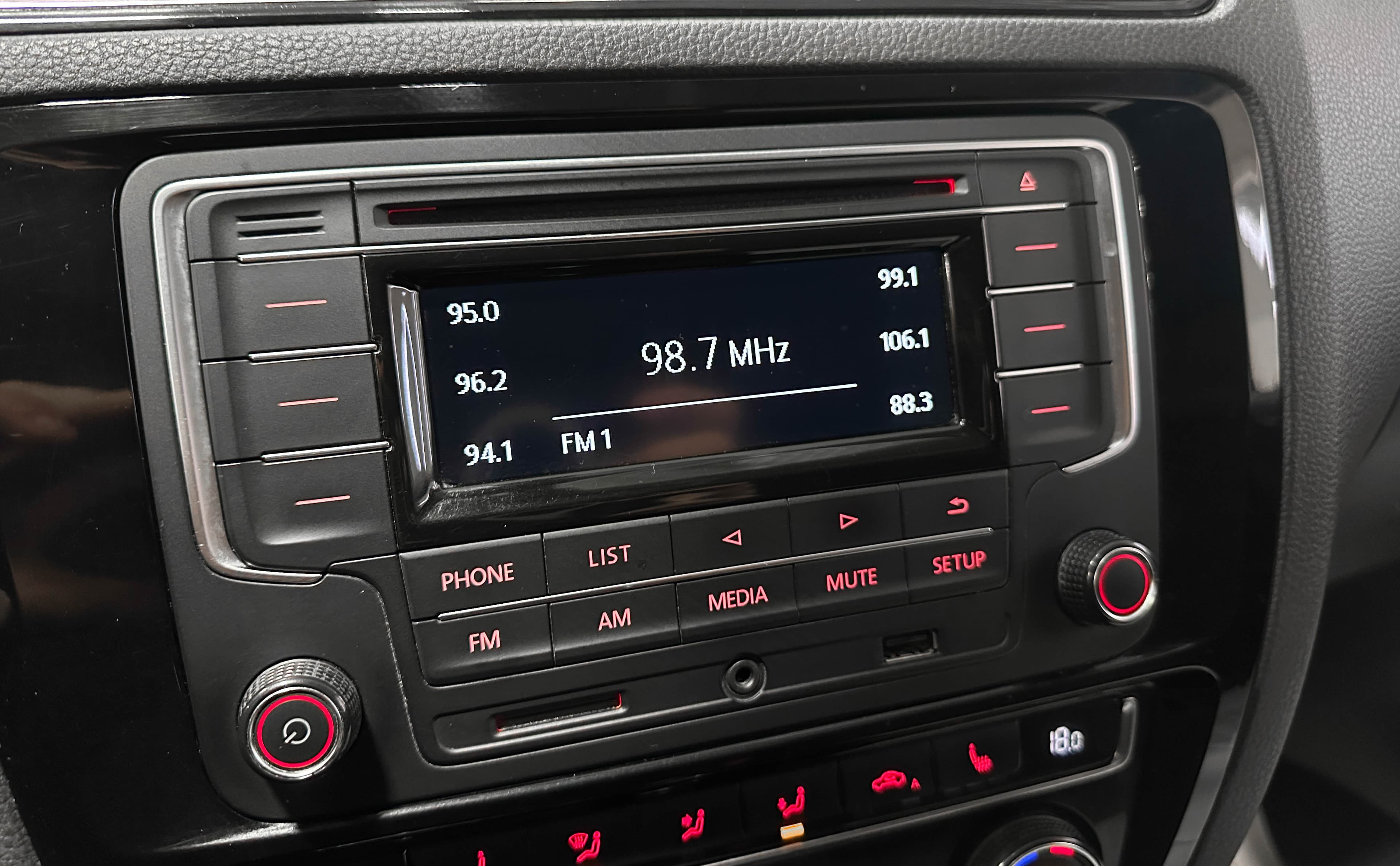 Volkswagen Jetta - фото 22