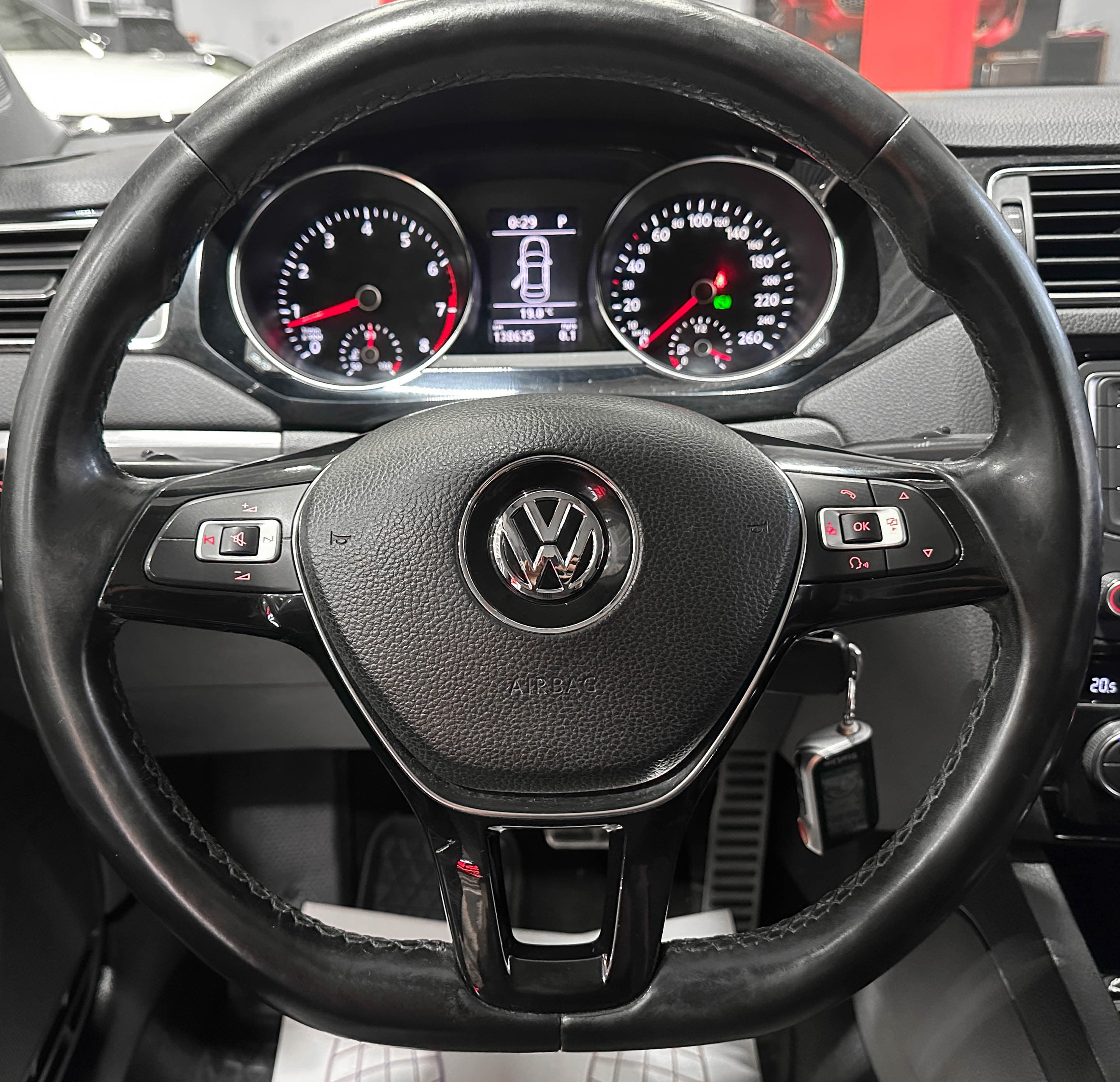 Volkswagen Jetta - фото 26