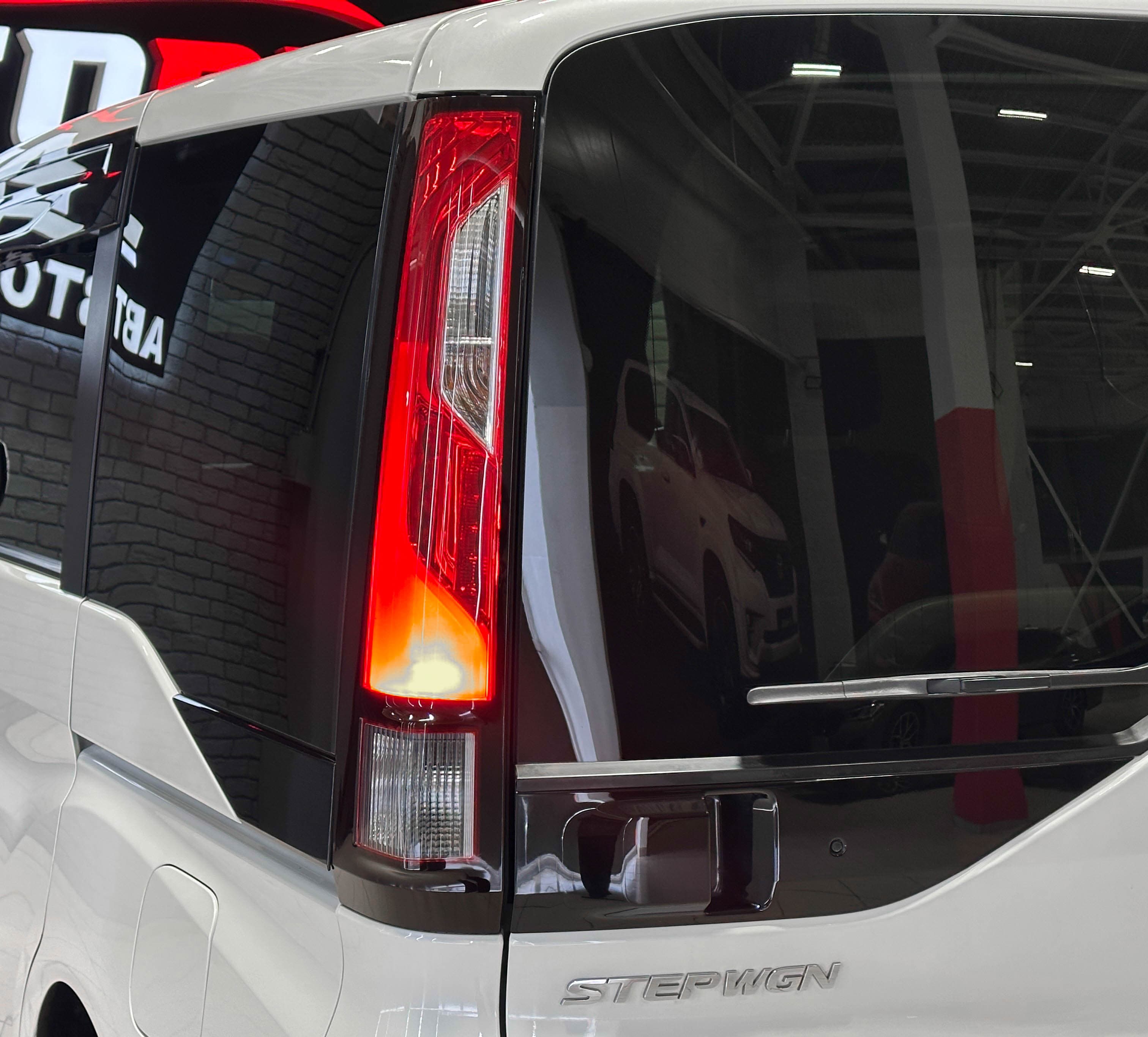 Honda Stepwgn - фото 9