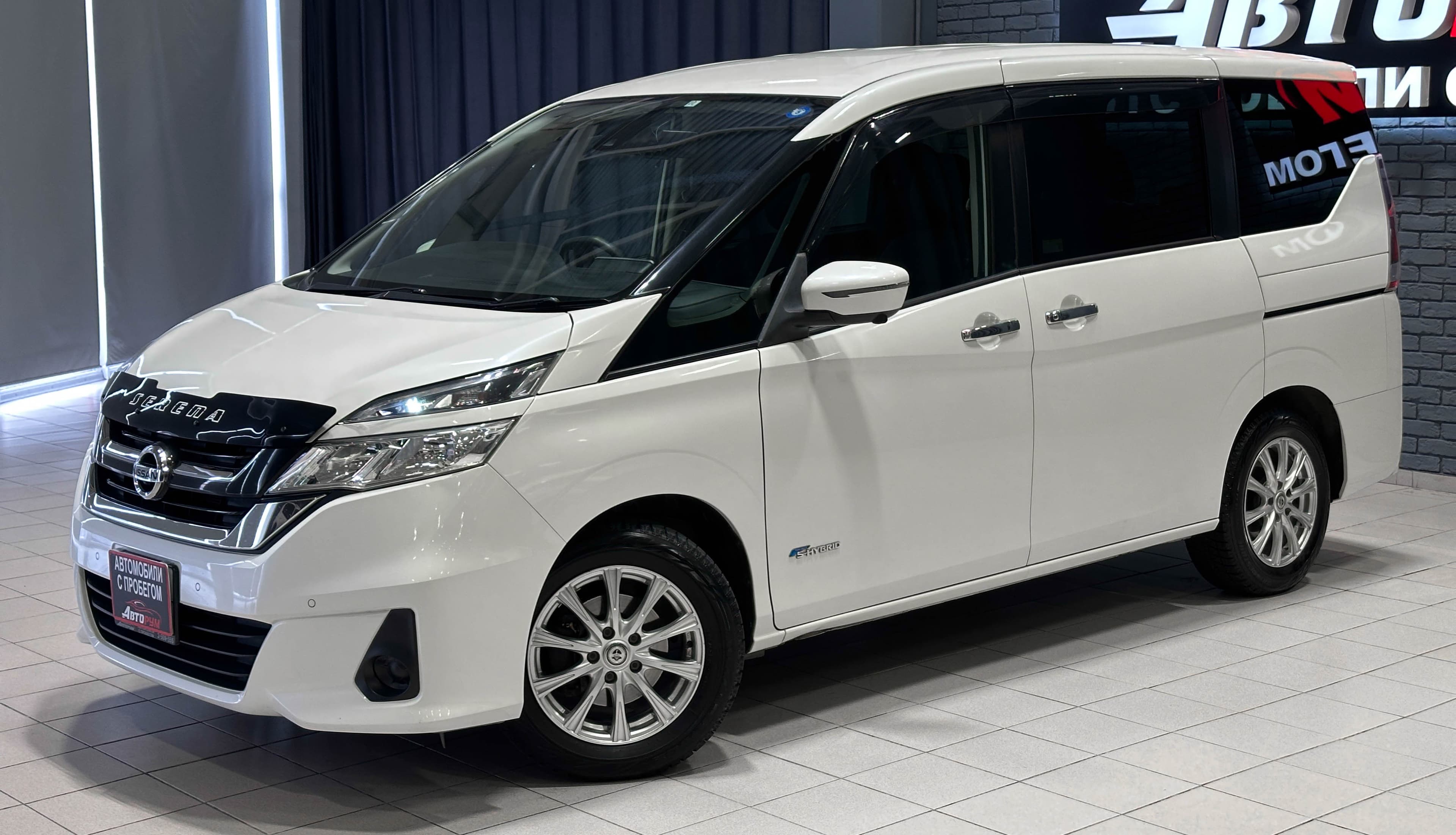 Nissan Serena Hybrid - 2