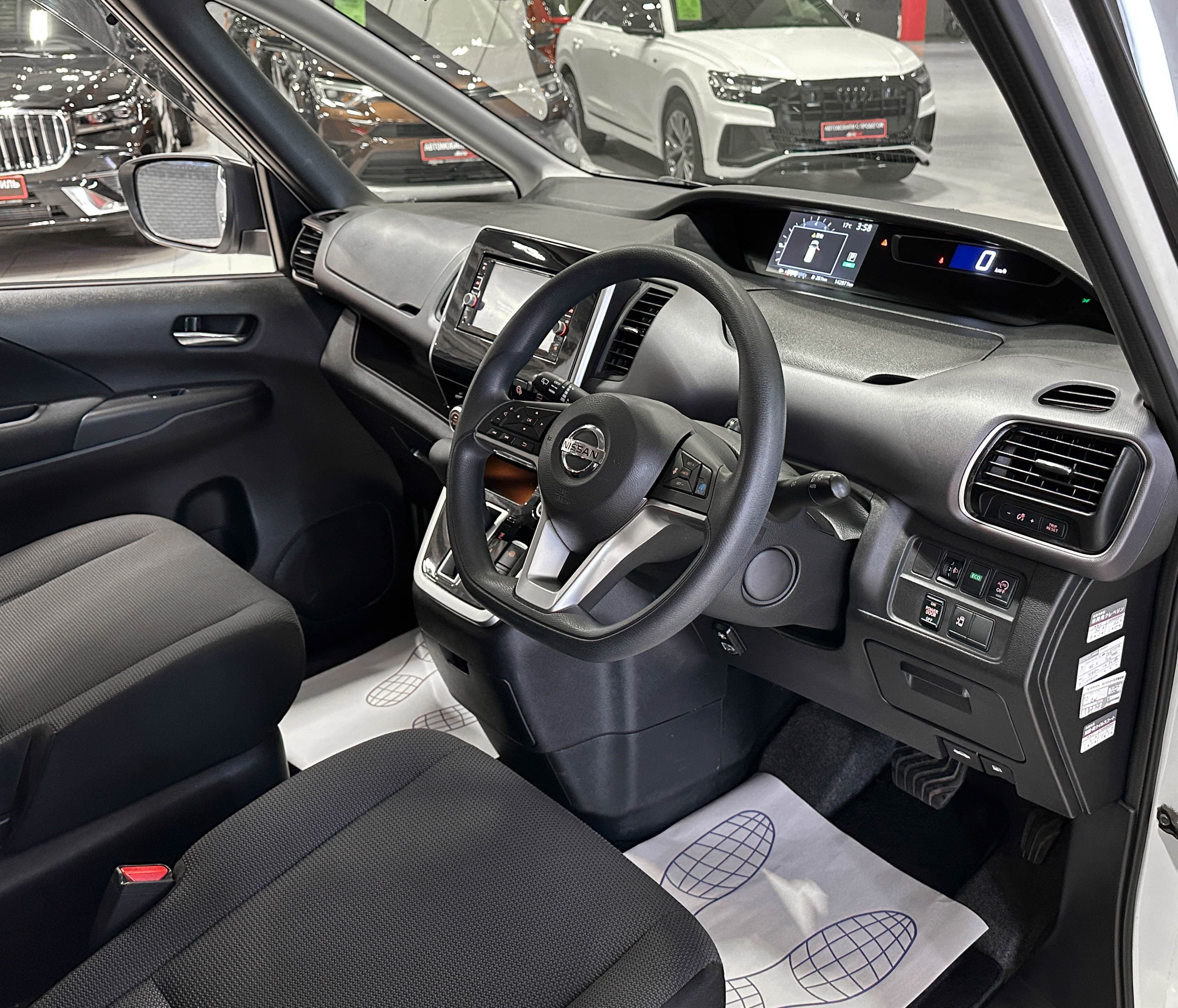 Nissan Serena Hybrid - фото 23