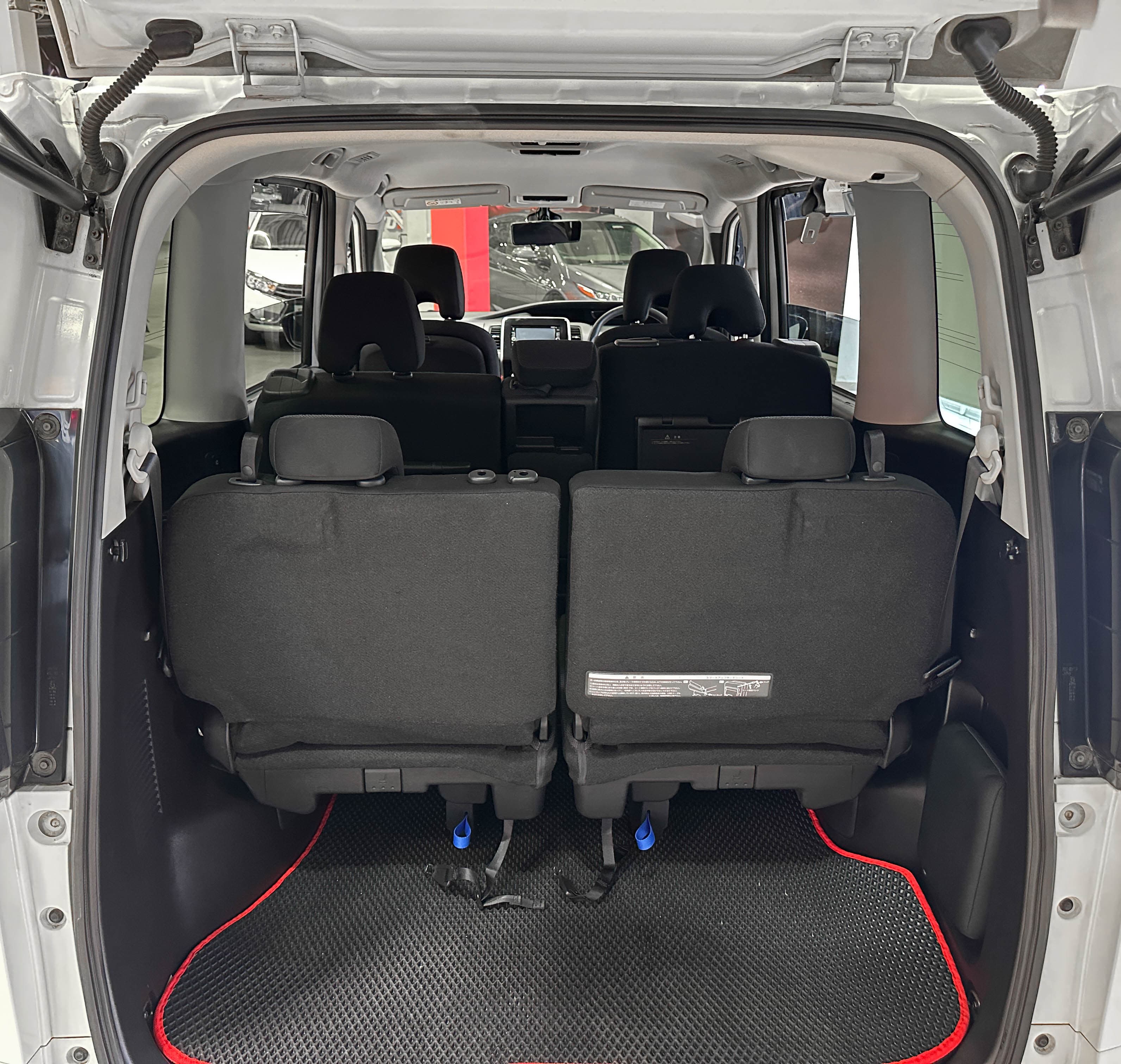 Nissan Serena Hybrid - фото 16