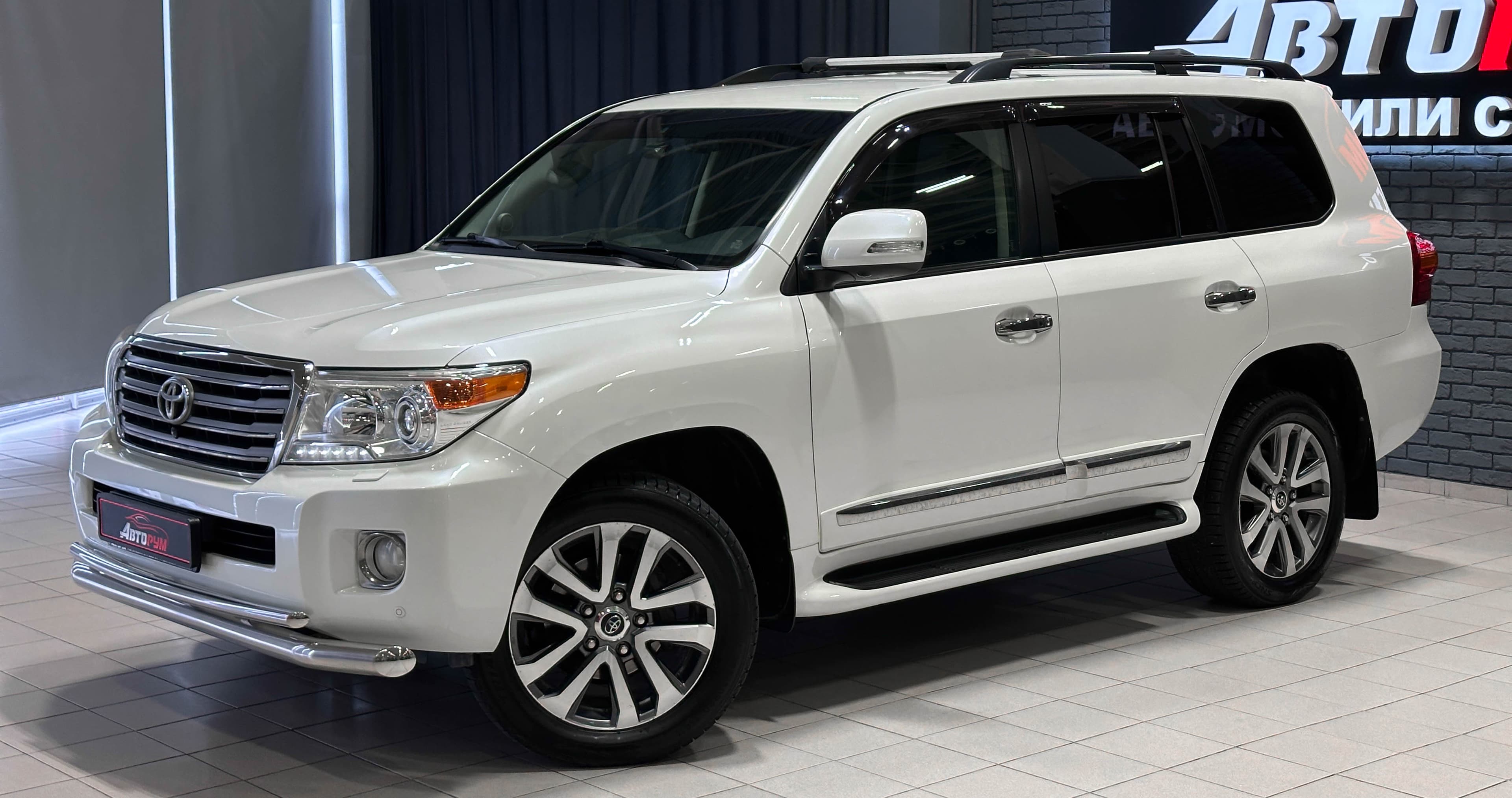 Toyota Land Cruiser 200 - 2