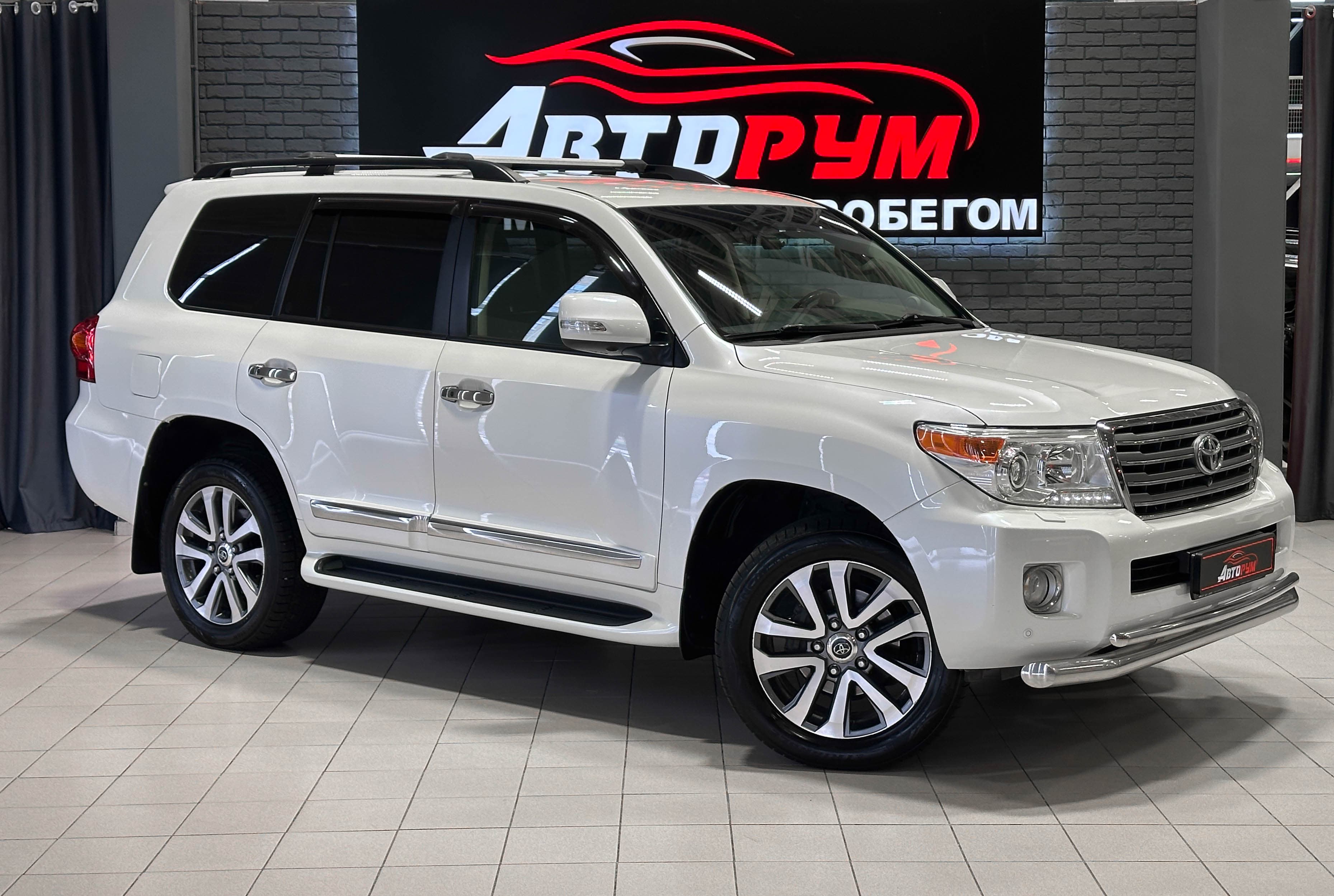 Toyota Land Cruiser 200 - 1