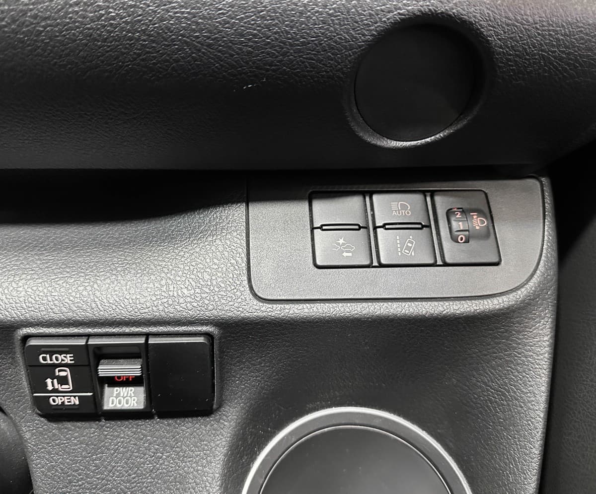 Toyota Sienta - фото 22