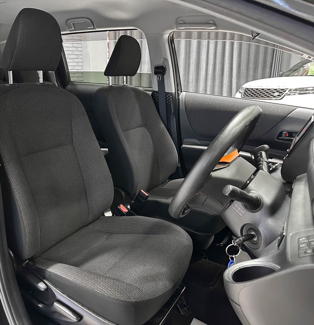 Toyota Sienta - фото 11