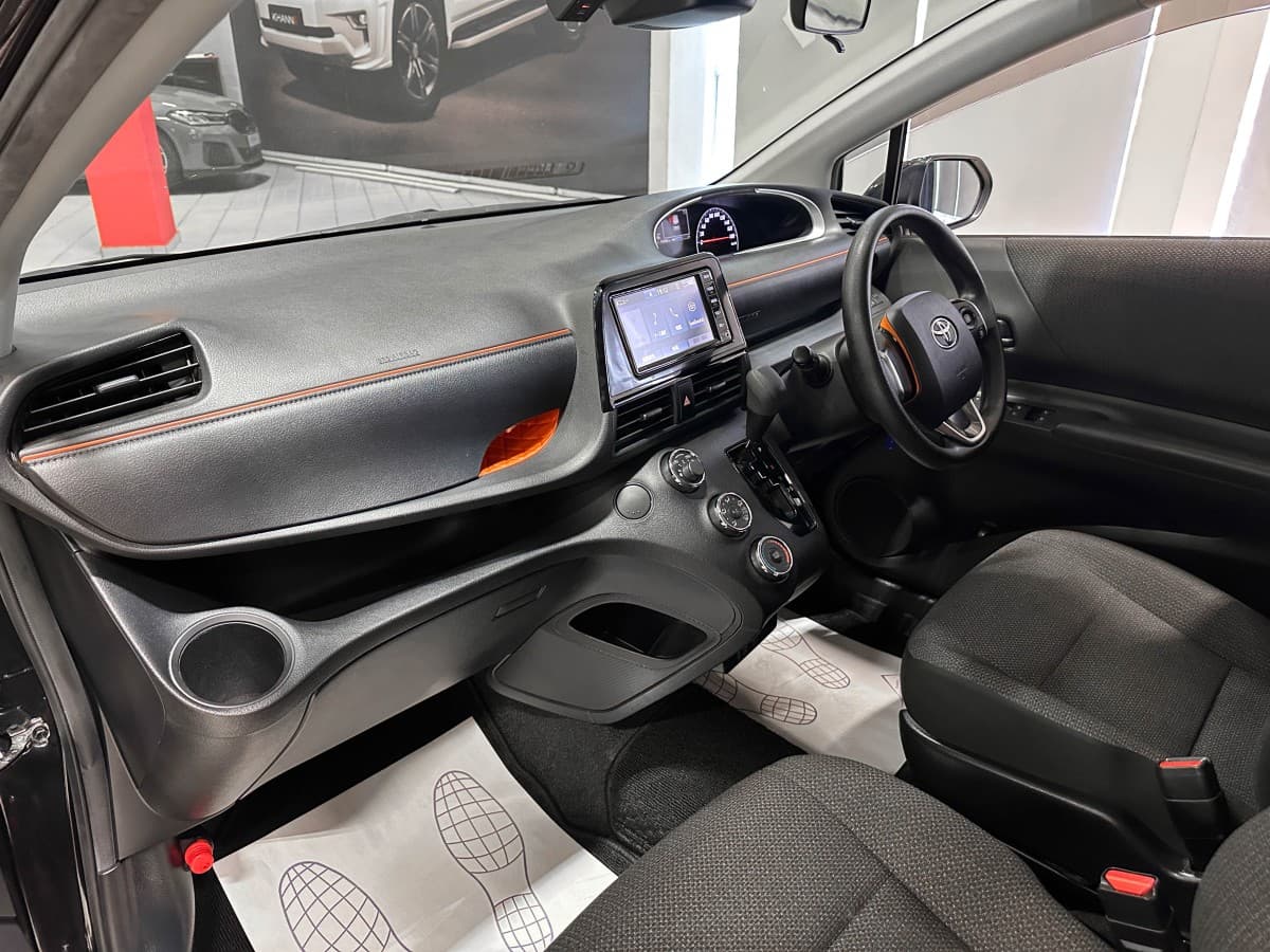 Toyota Sienta - фото 19