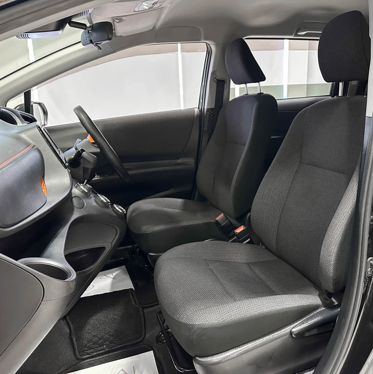 Toyota Sienta - фото 18