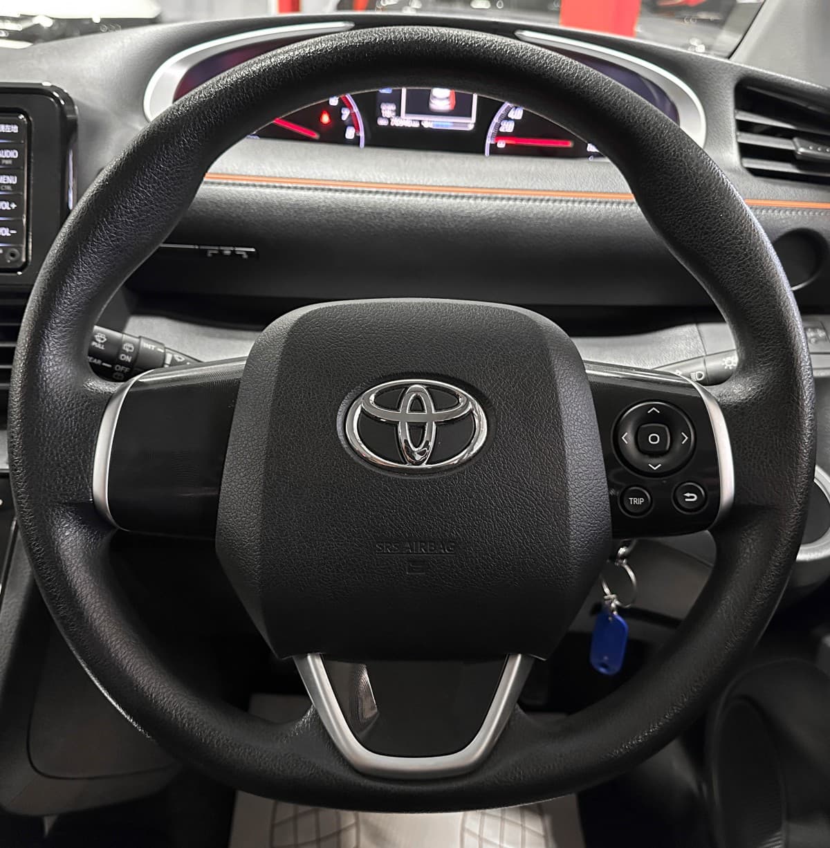 Toyota Sienta - фото 27