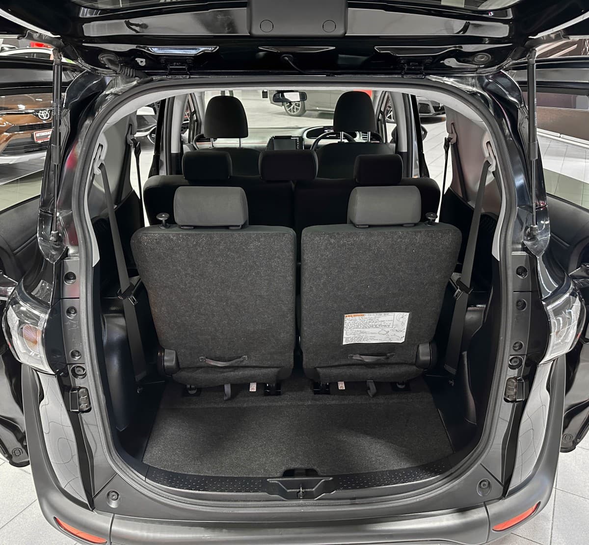 Toyota Sienta - фото 15