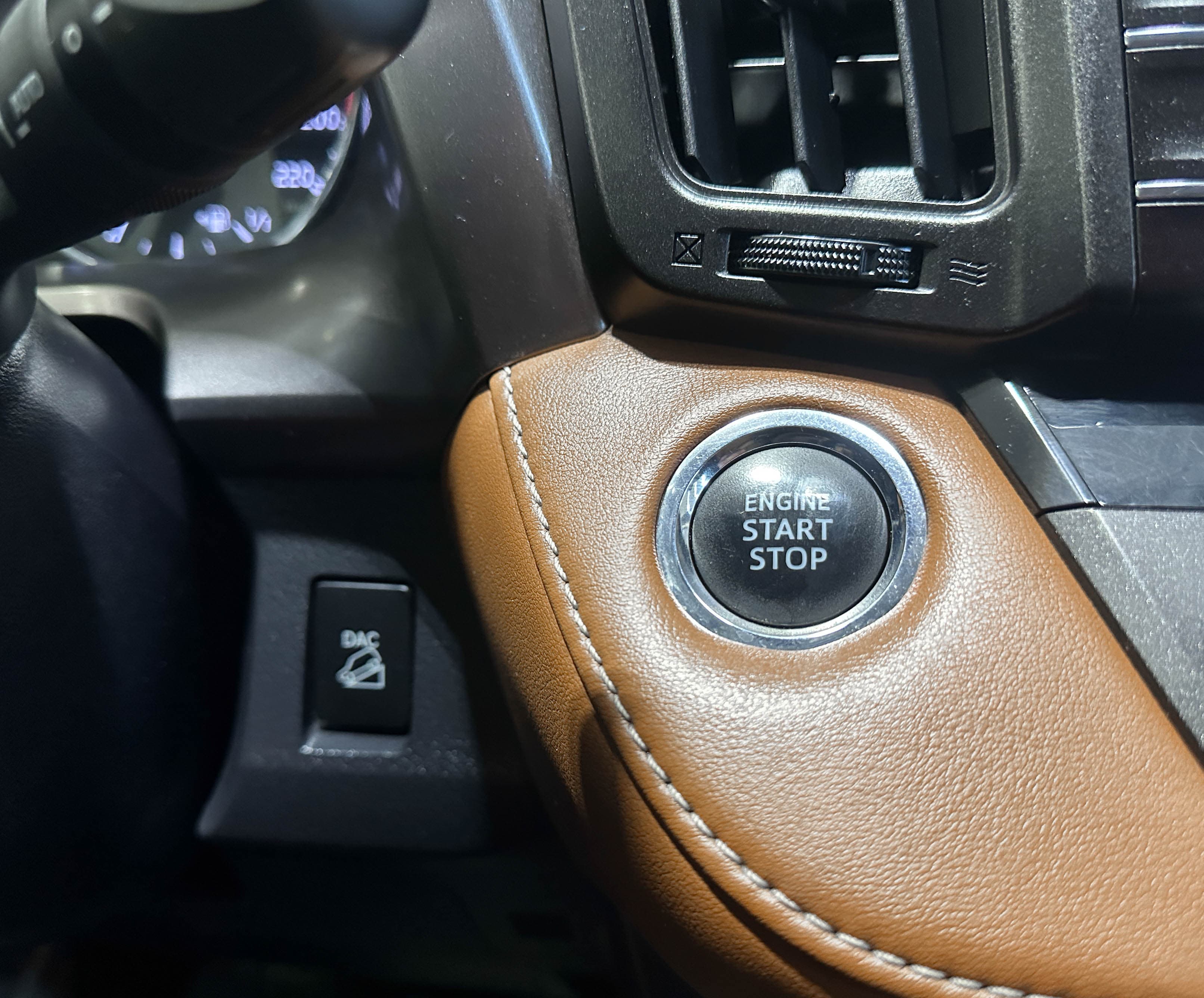 Toyota RAV4 - фото 26