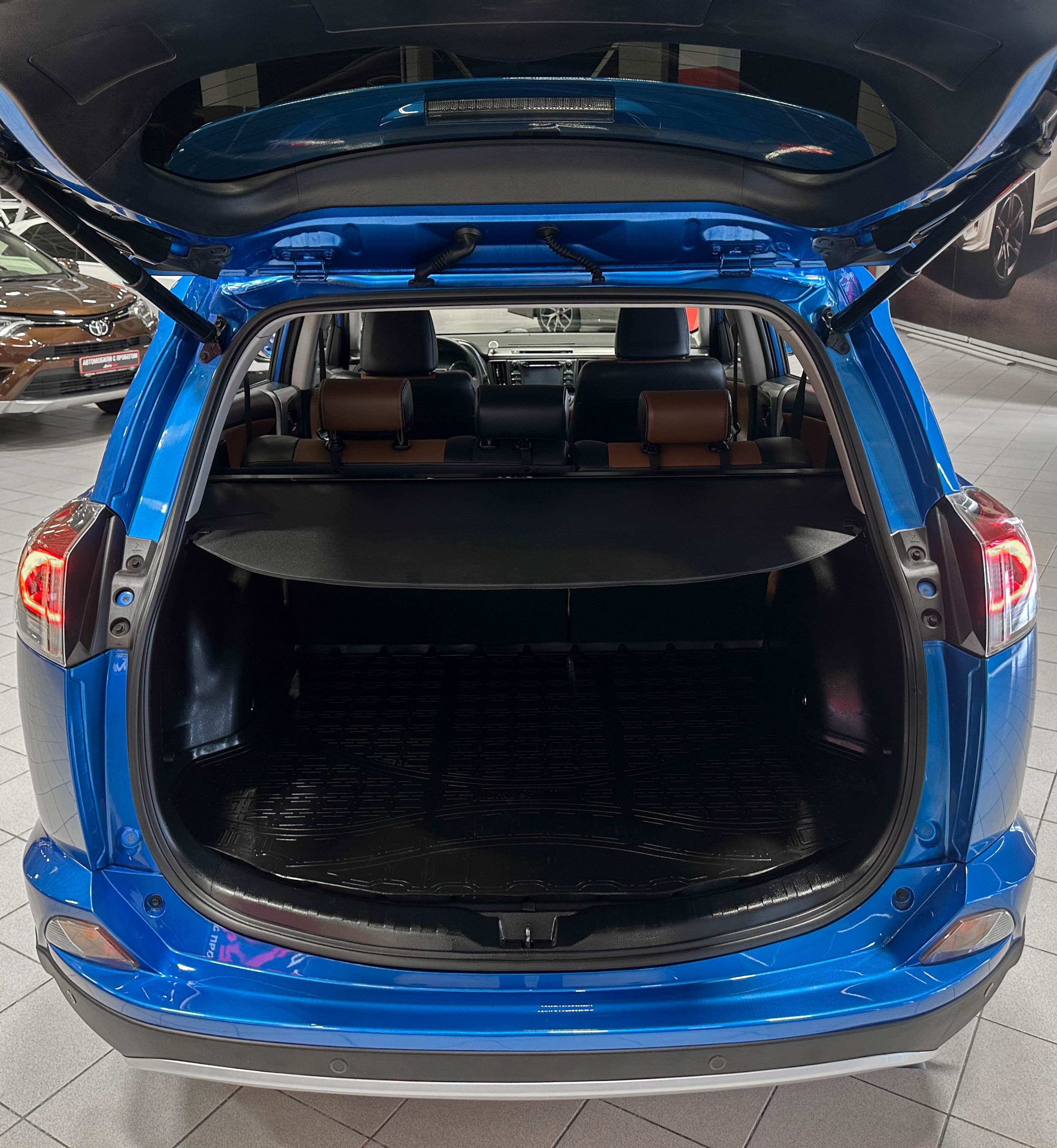 Toyota RAV4 - фото 13