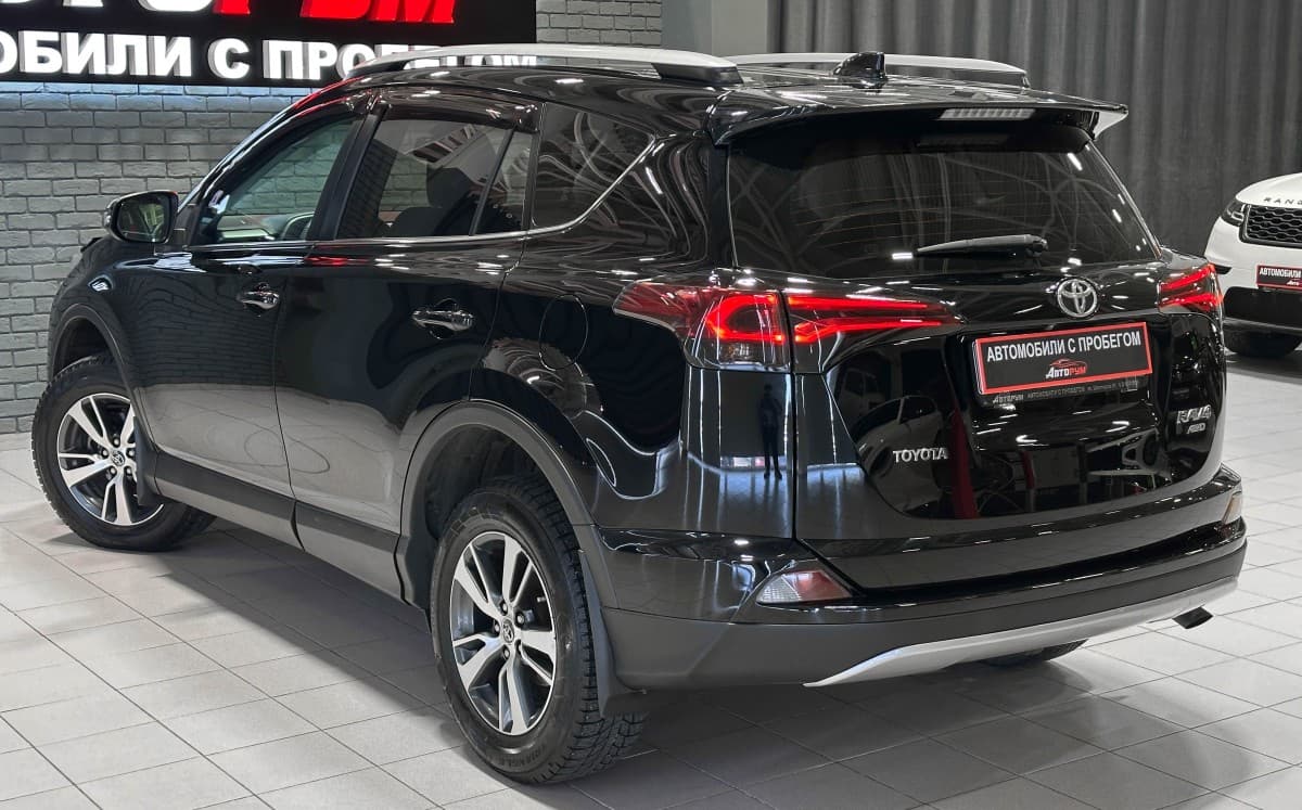 Toyota RAV4 - фото 8