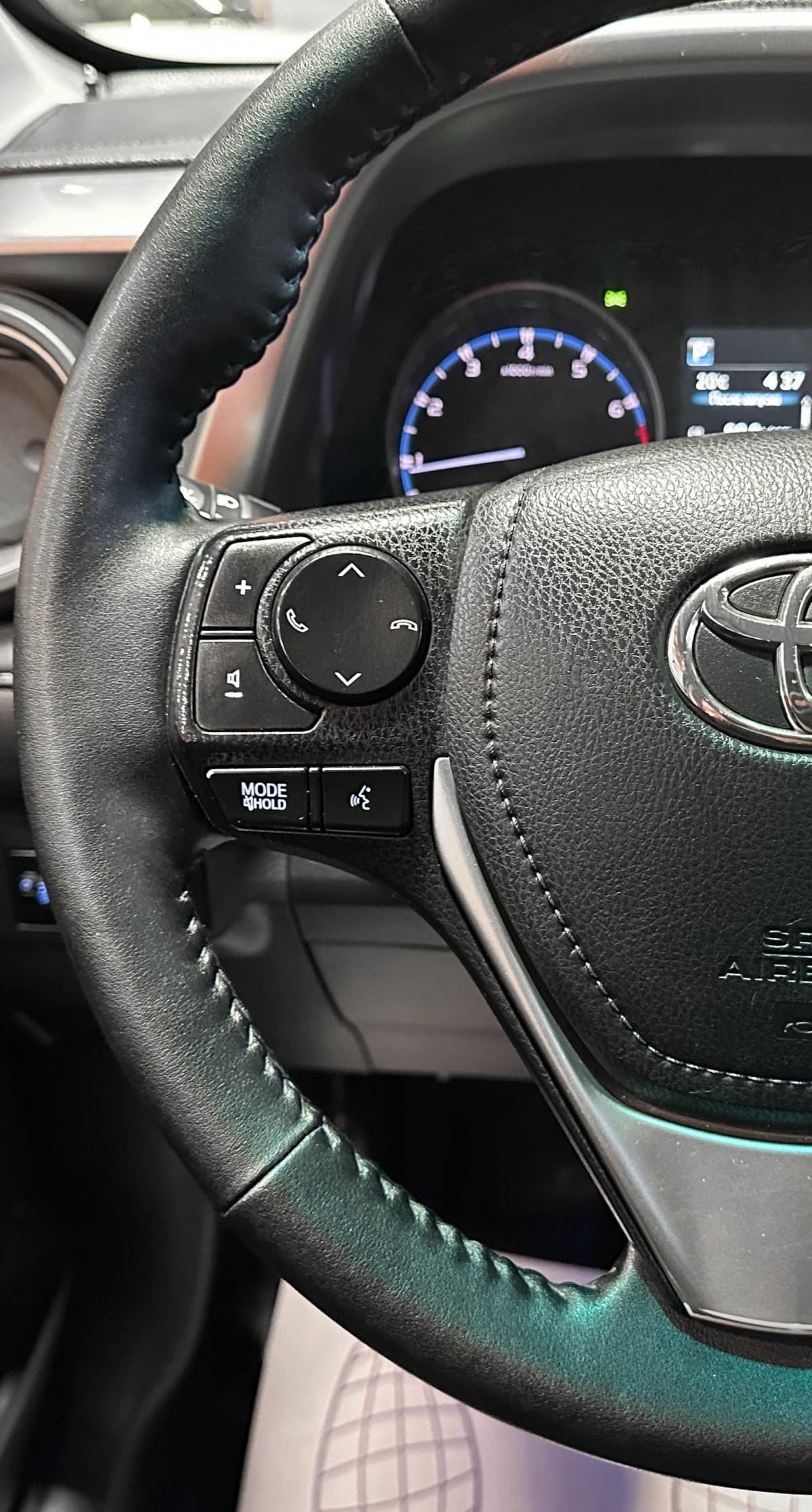 Toyota RAV4 - фото 20