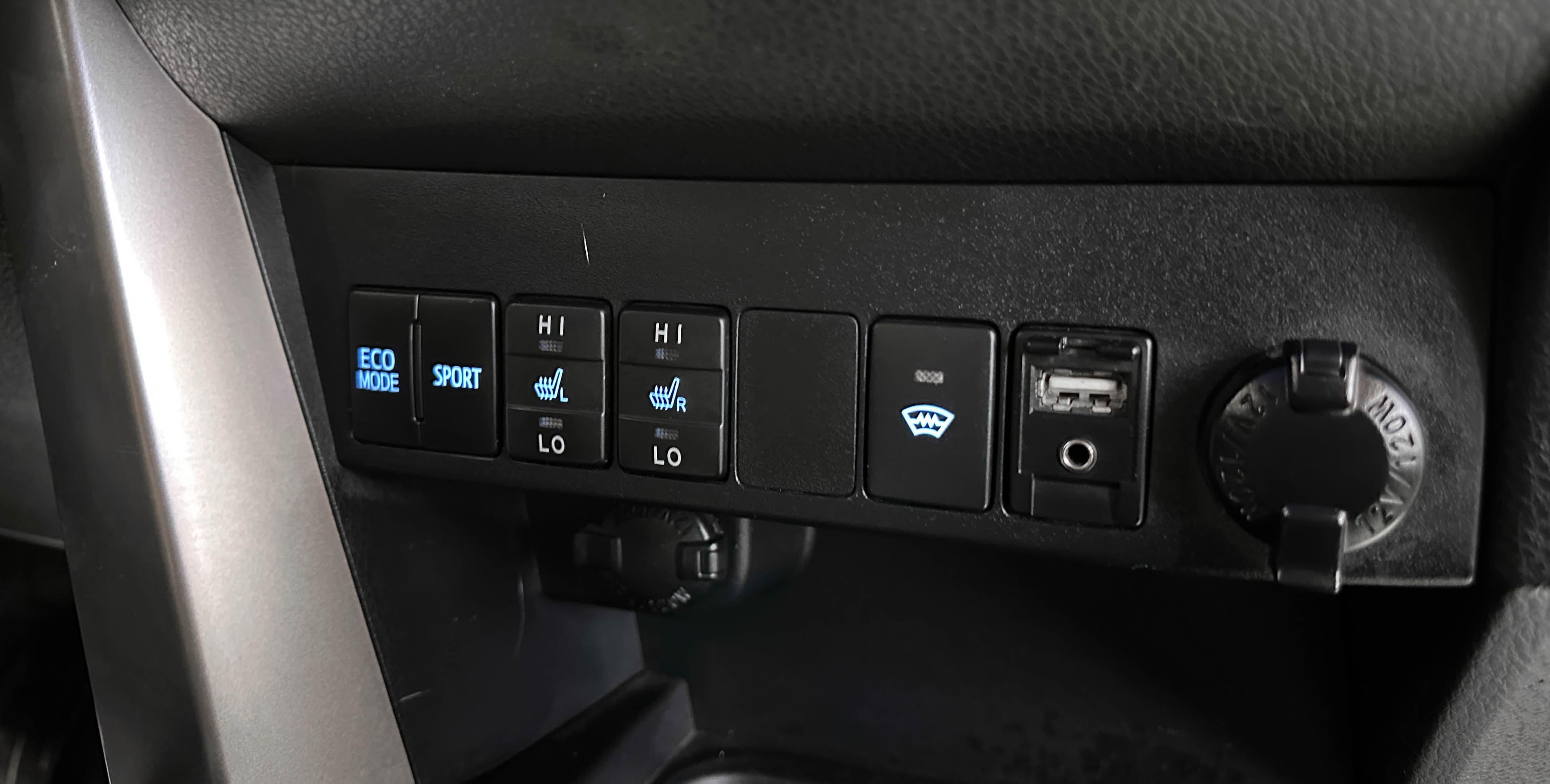 Toyota RAV4 - фото 26