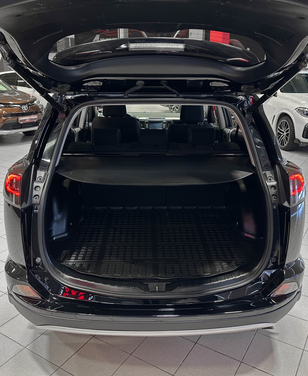 Toyota RAV4 - фото 12