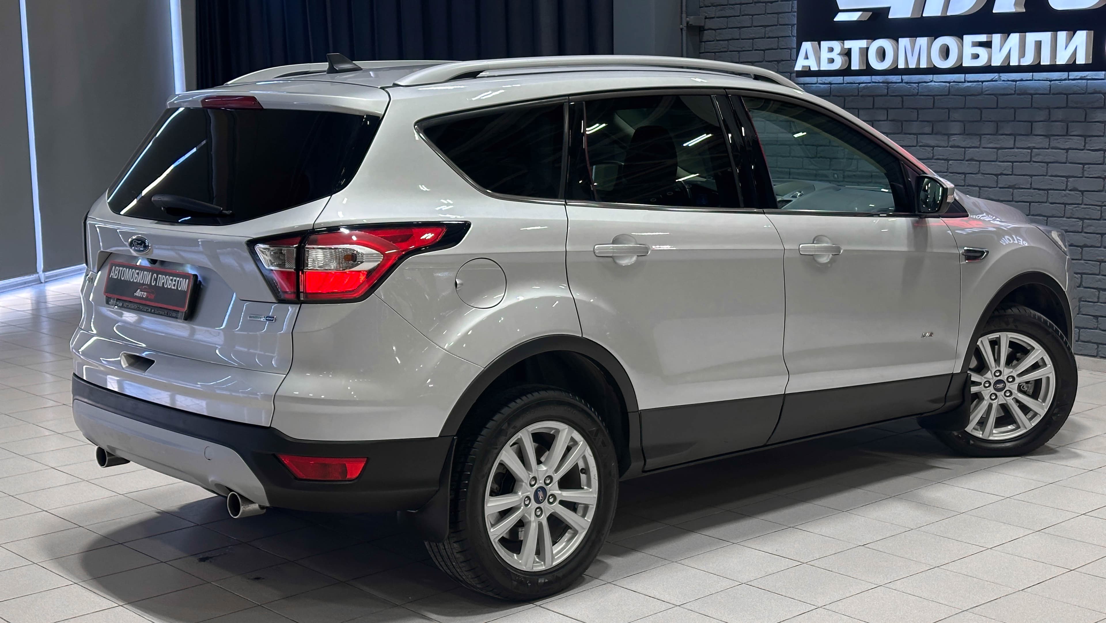 Ford Kuga - фото 6