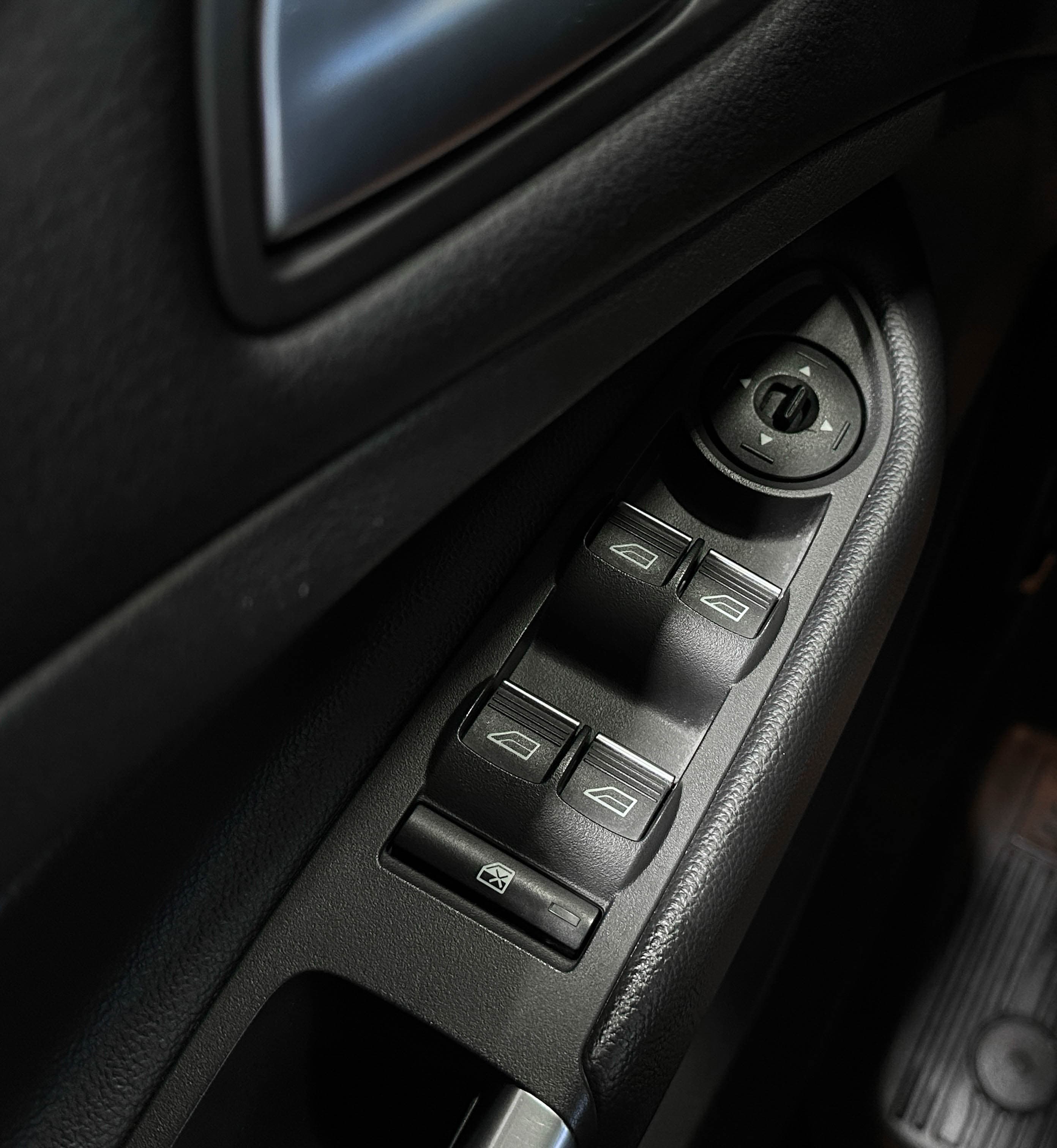 Ford Kuga - фото 17