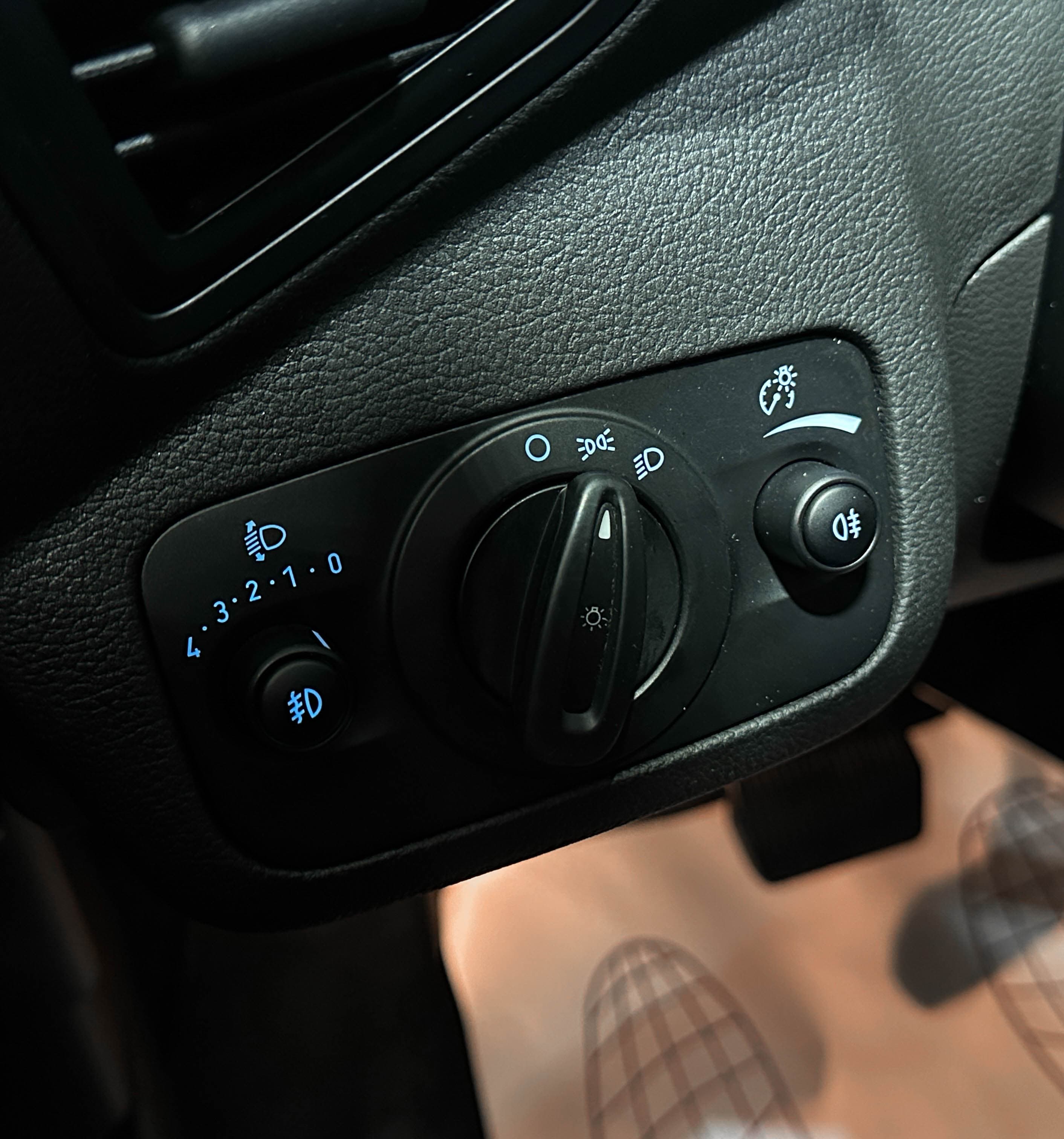 Ford Kuga - фото 18