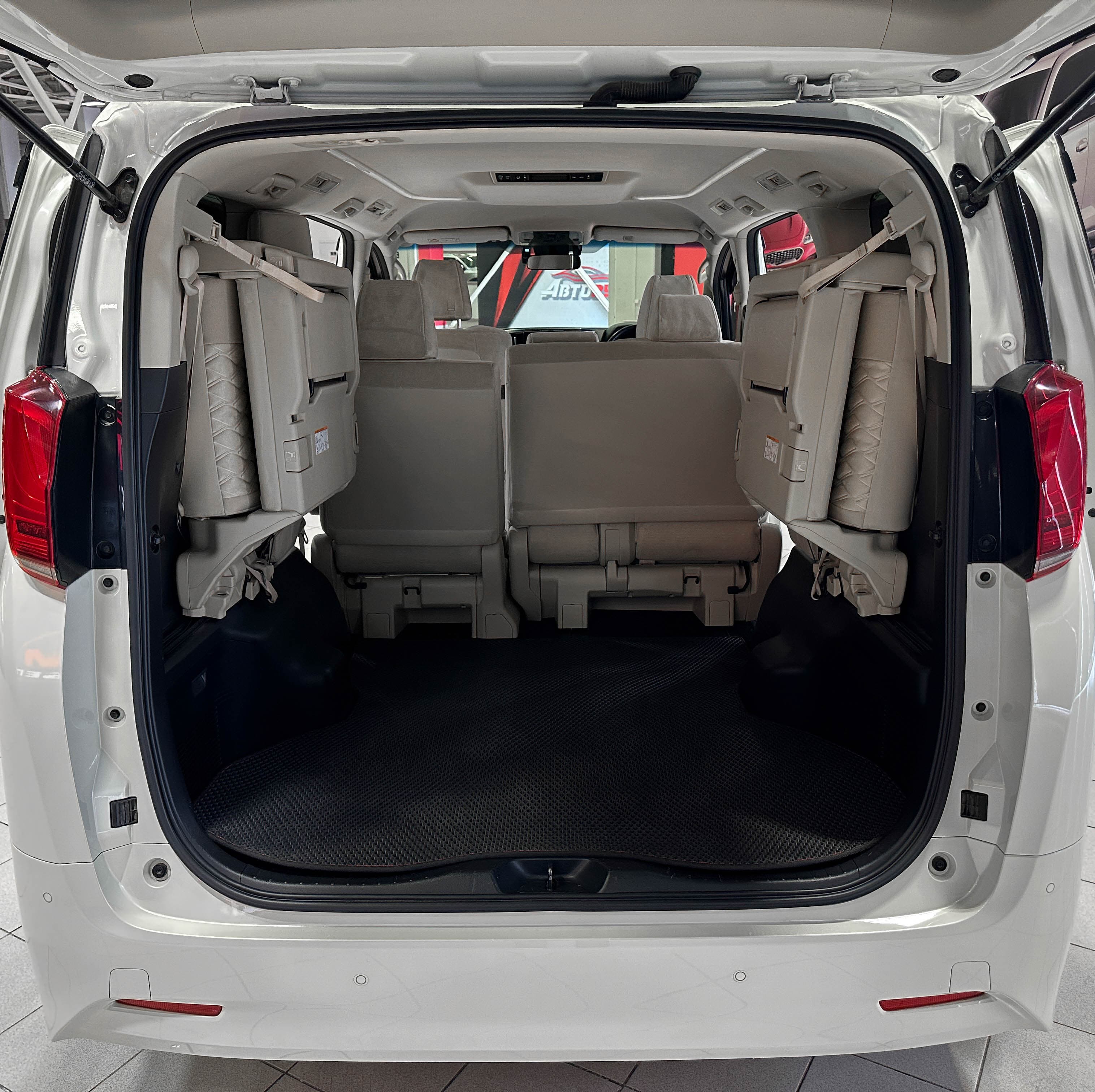 Toyota Alphard - фото 15