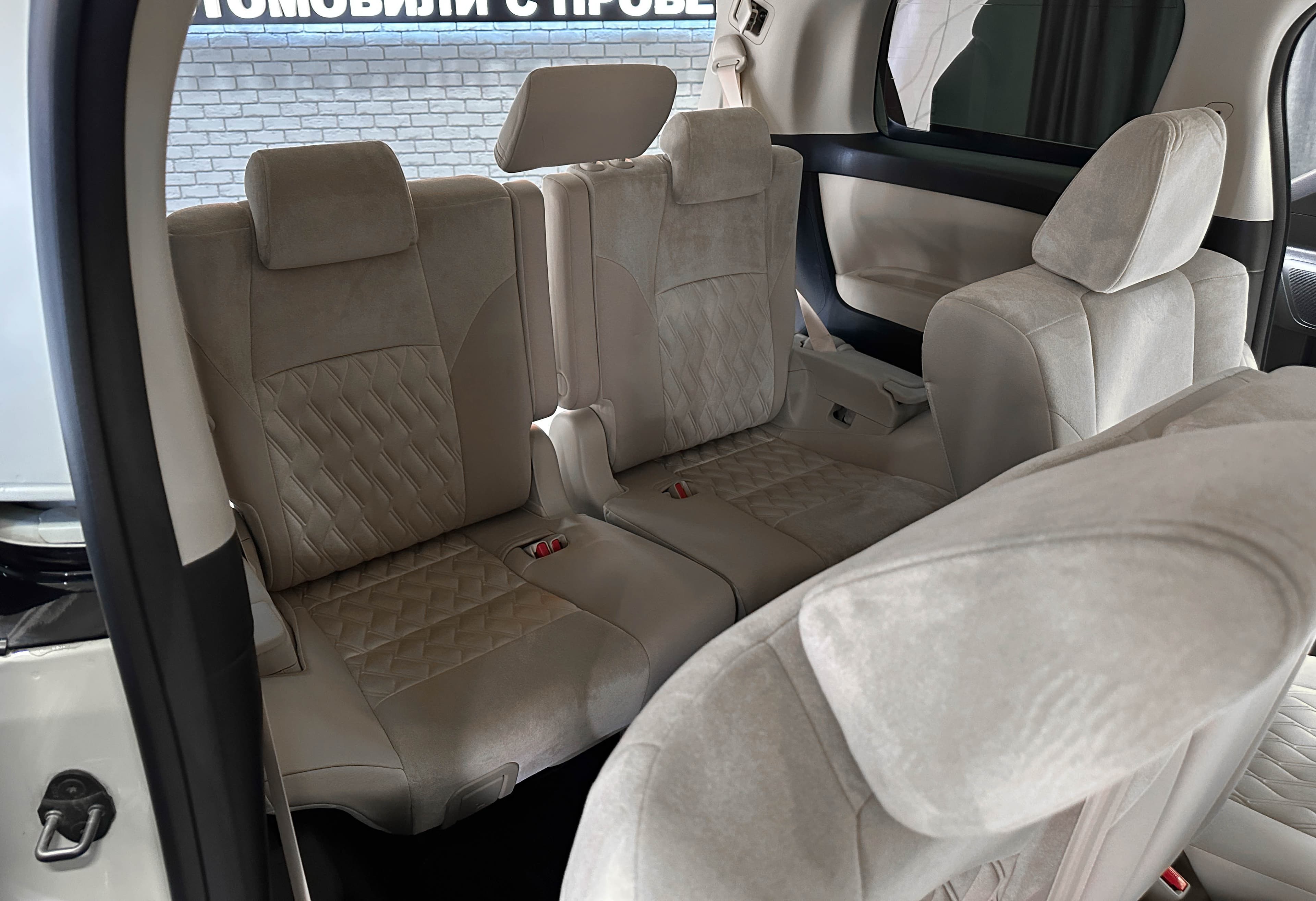 Toyota Alphard - фото 17
