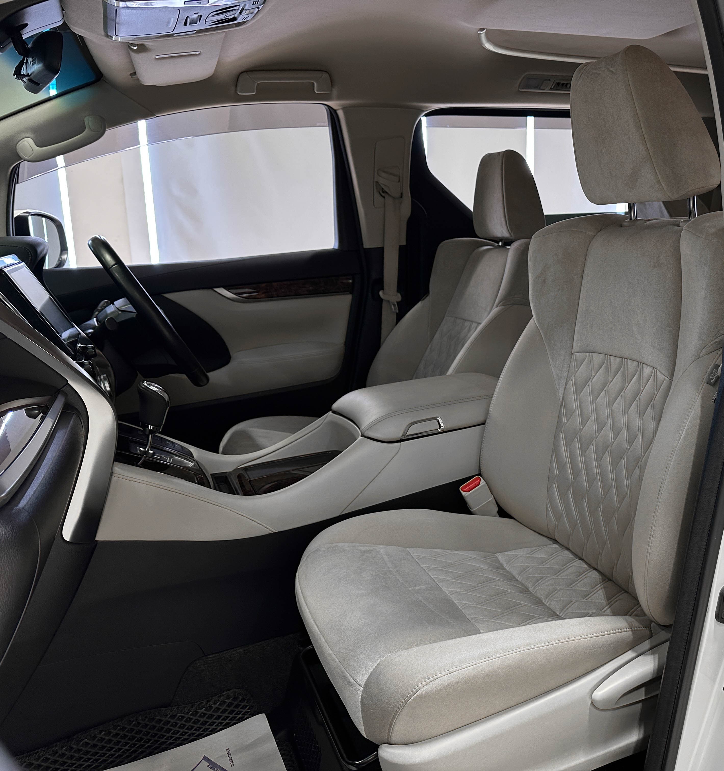 Toyota Alphard - фото 11