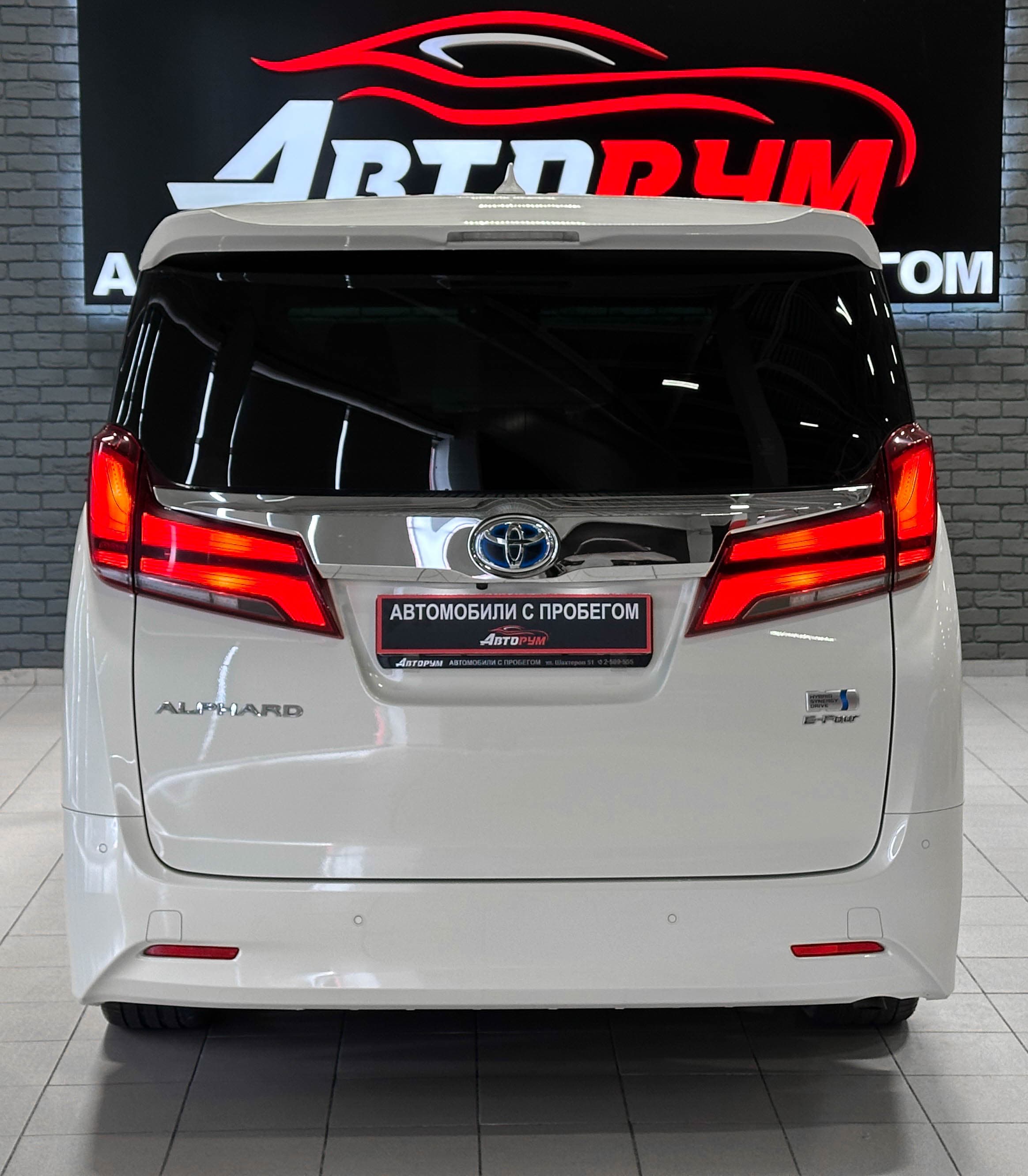 Toyota Alphard - фото 7