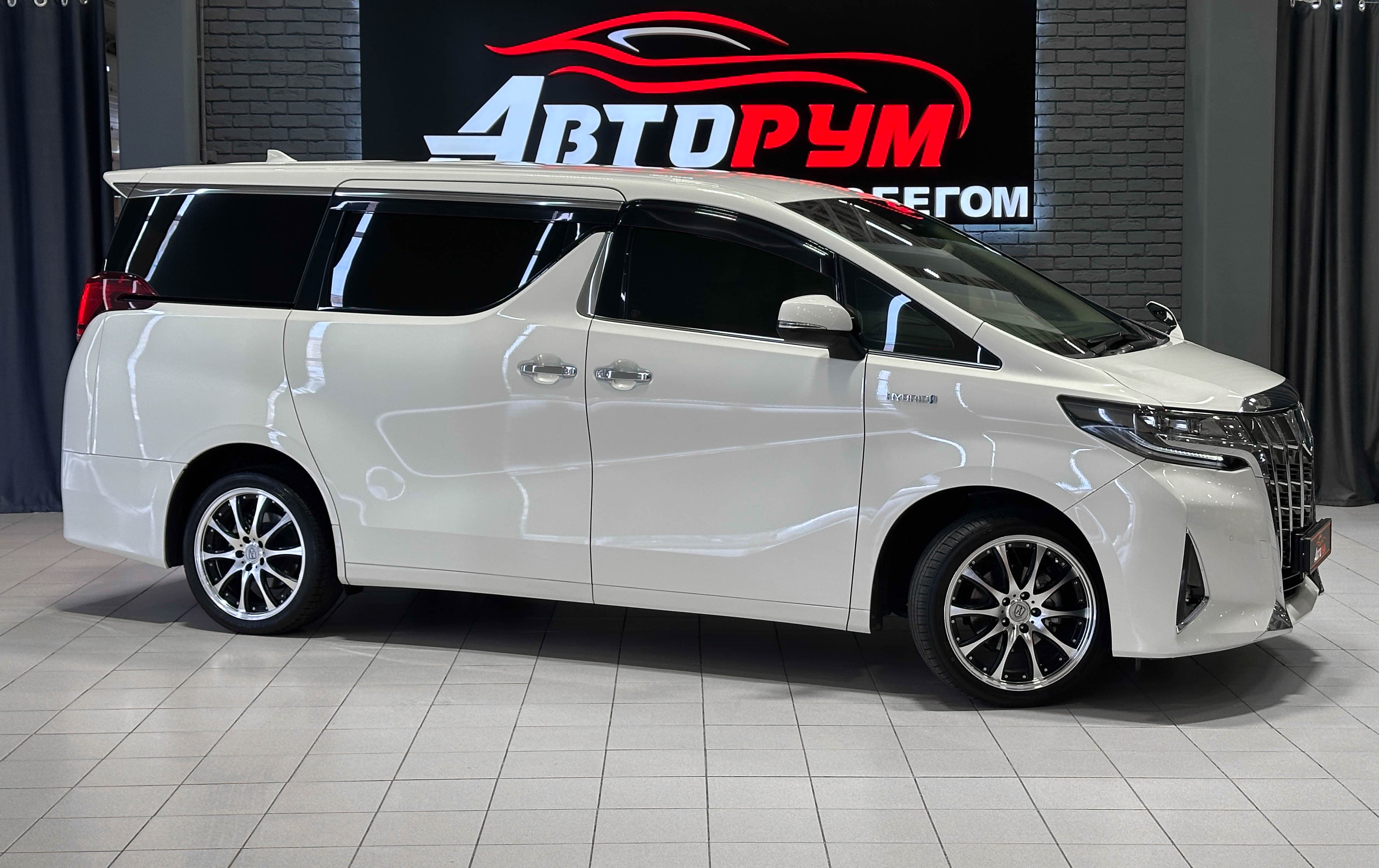 Toyota Alphard - 1