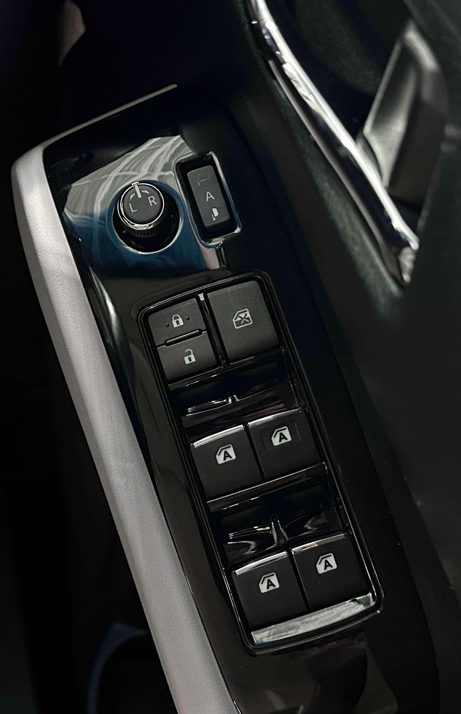 Toyota Alphard - фото 22