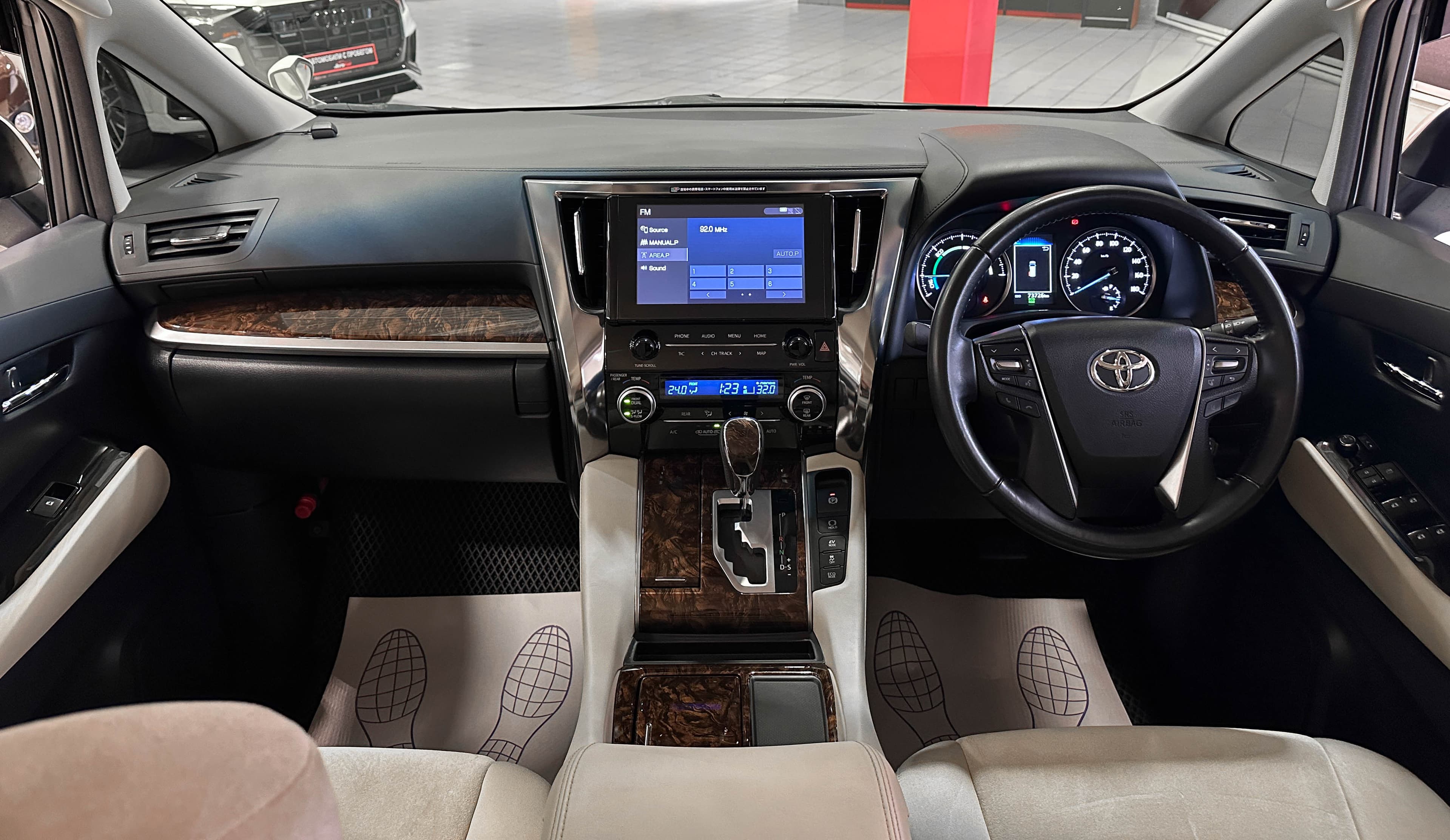 Toyota Alphard - фото 36