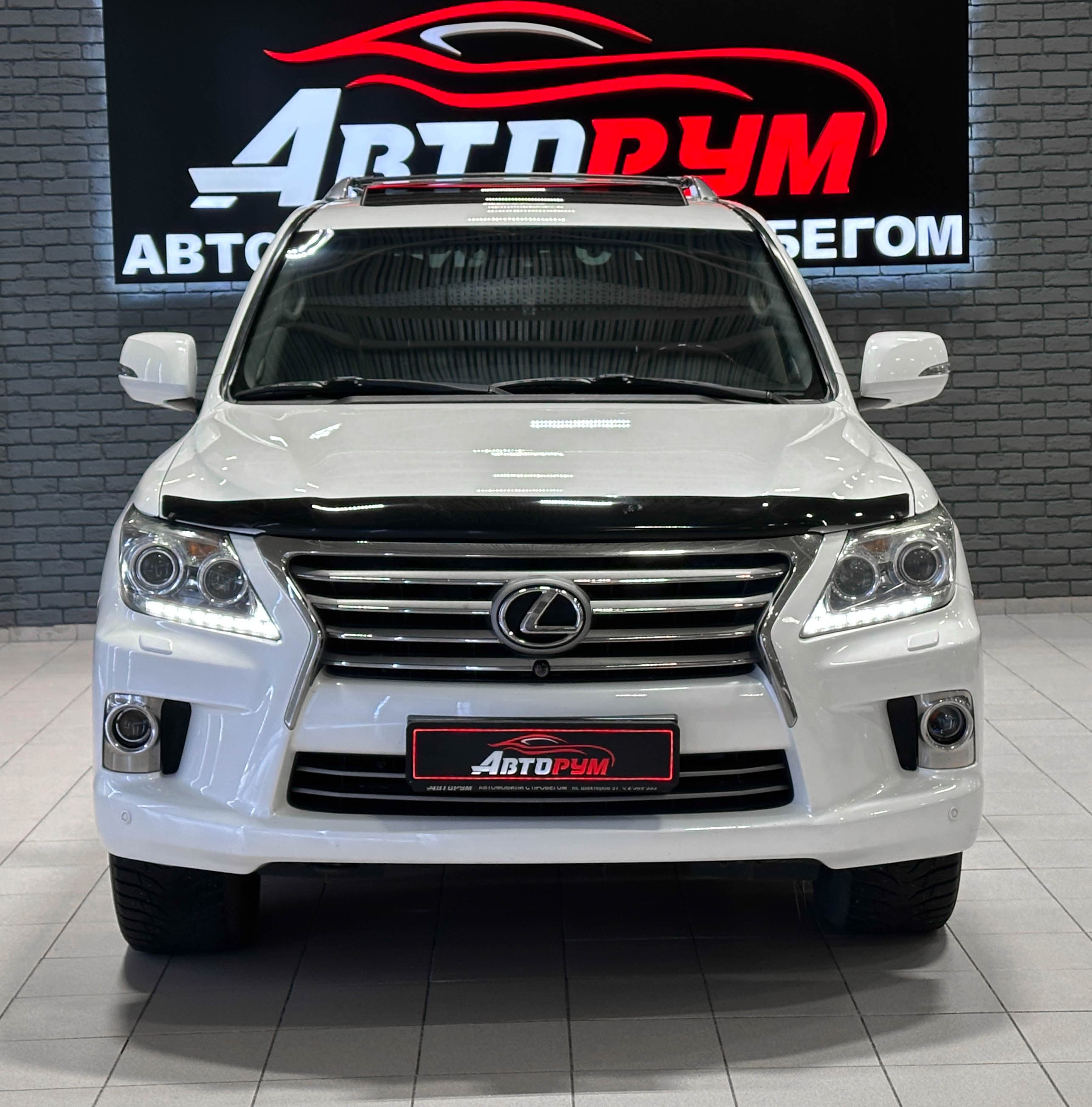 Lexus LX 570 - фото 3