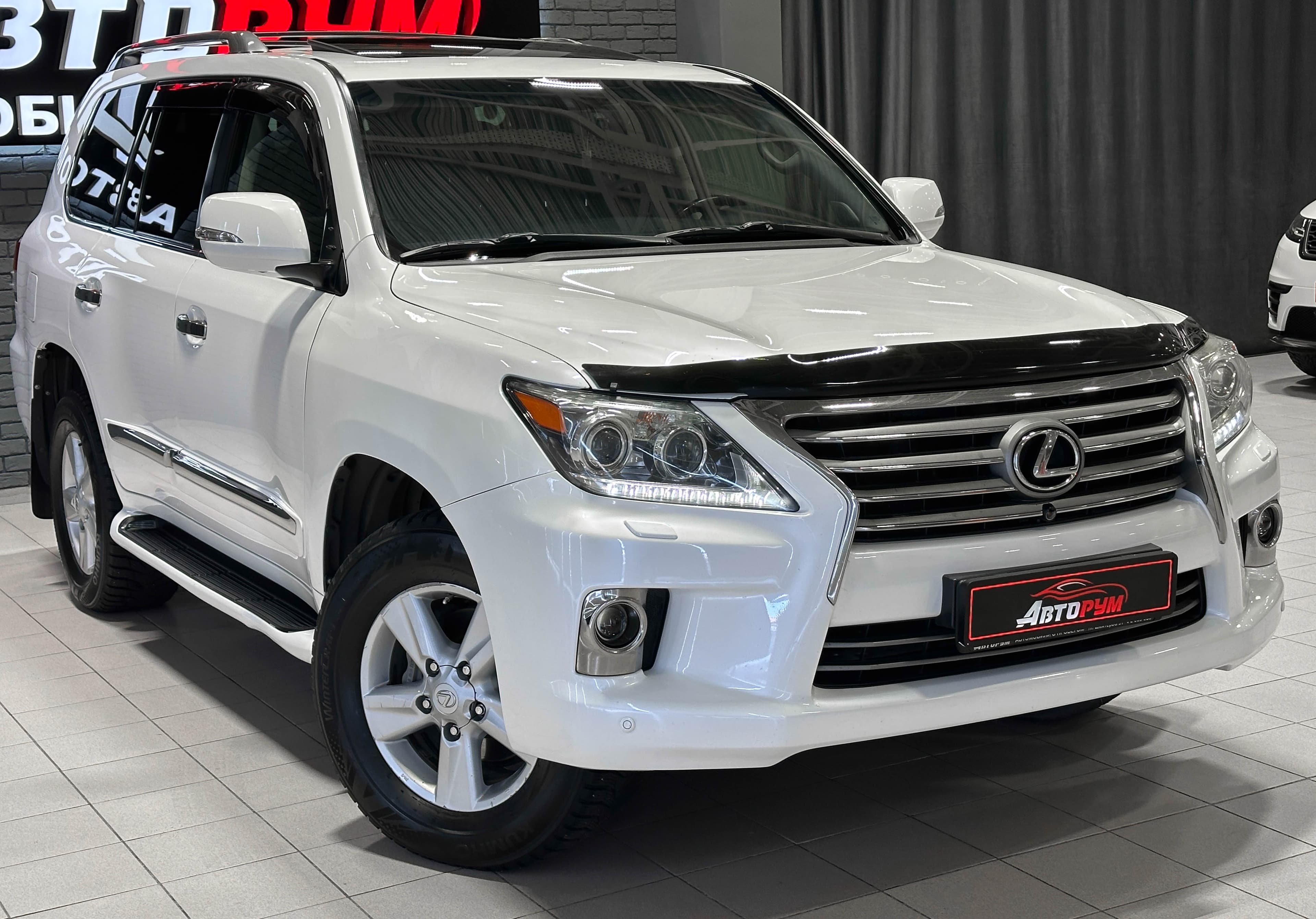 Lexus LX 570 - фото 5