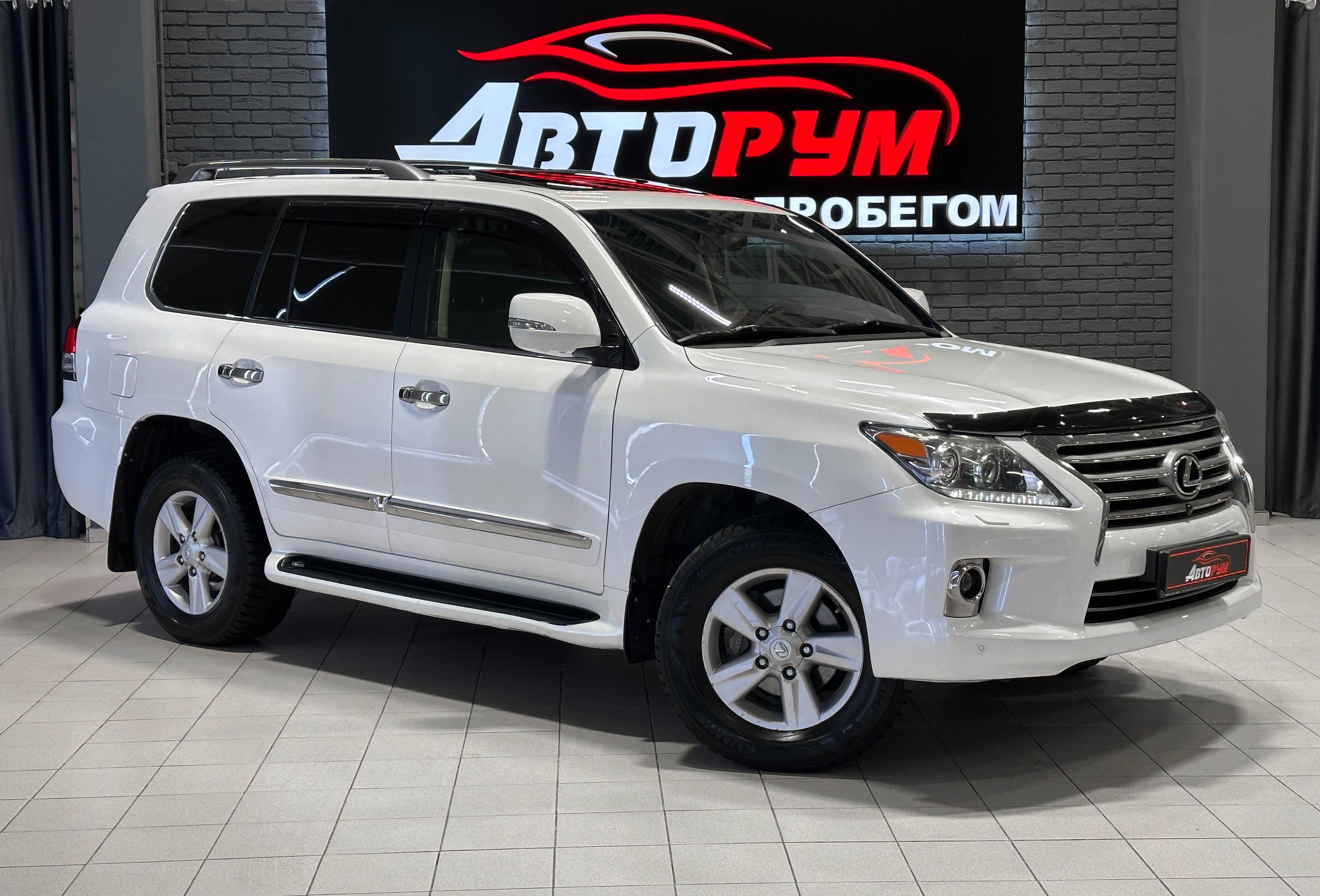 Lexus LX 570 - фото 1