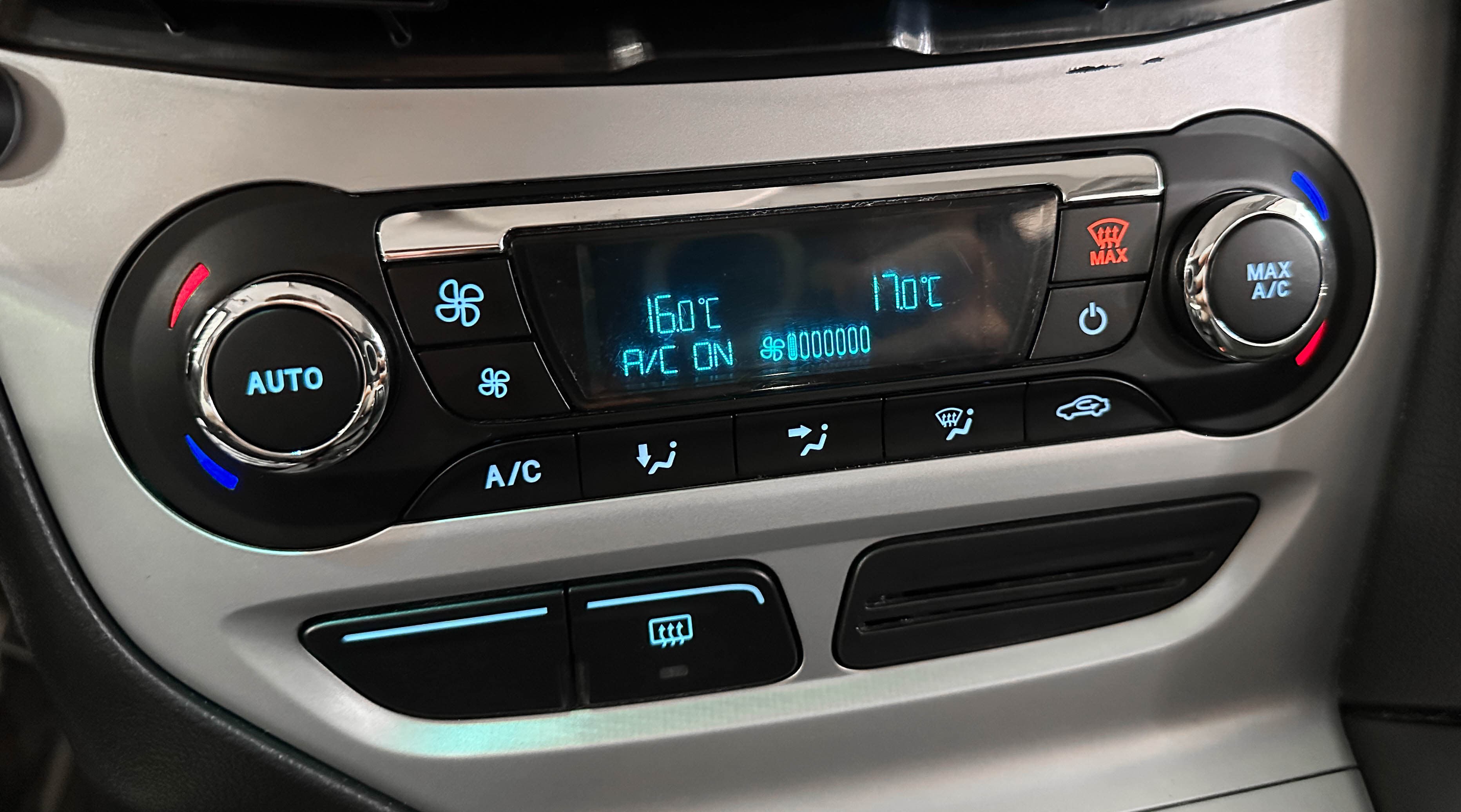 Ford Focus - фото 23