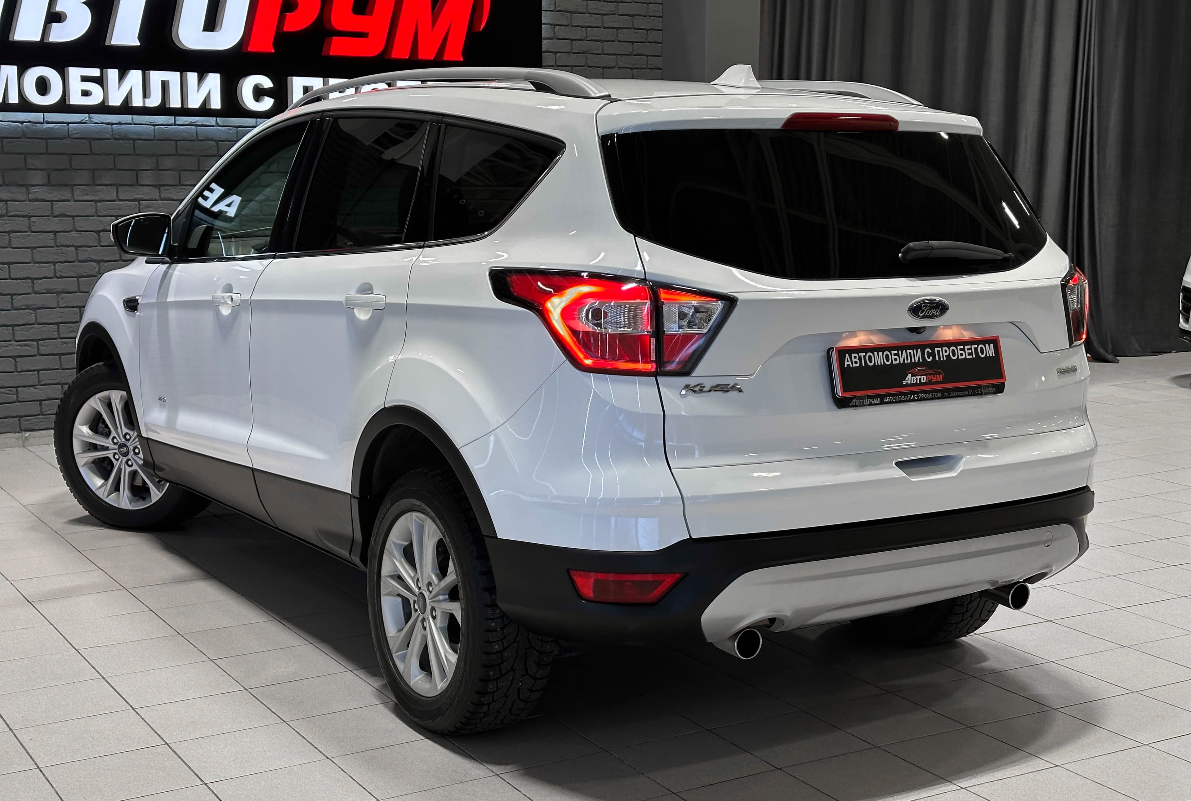 Ford Kuga - фото 9