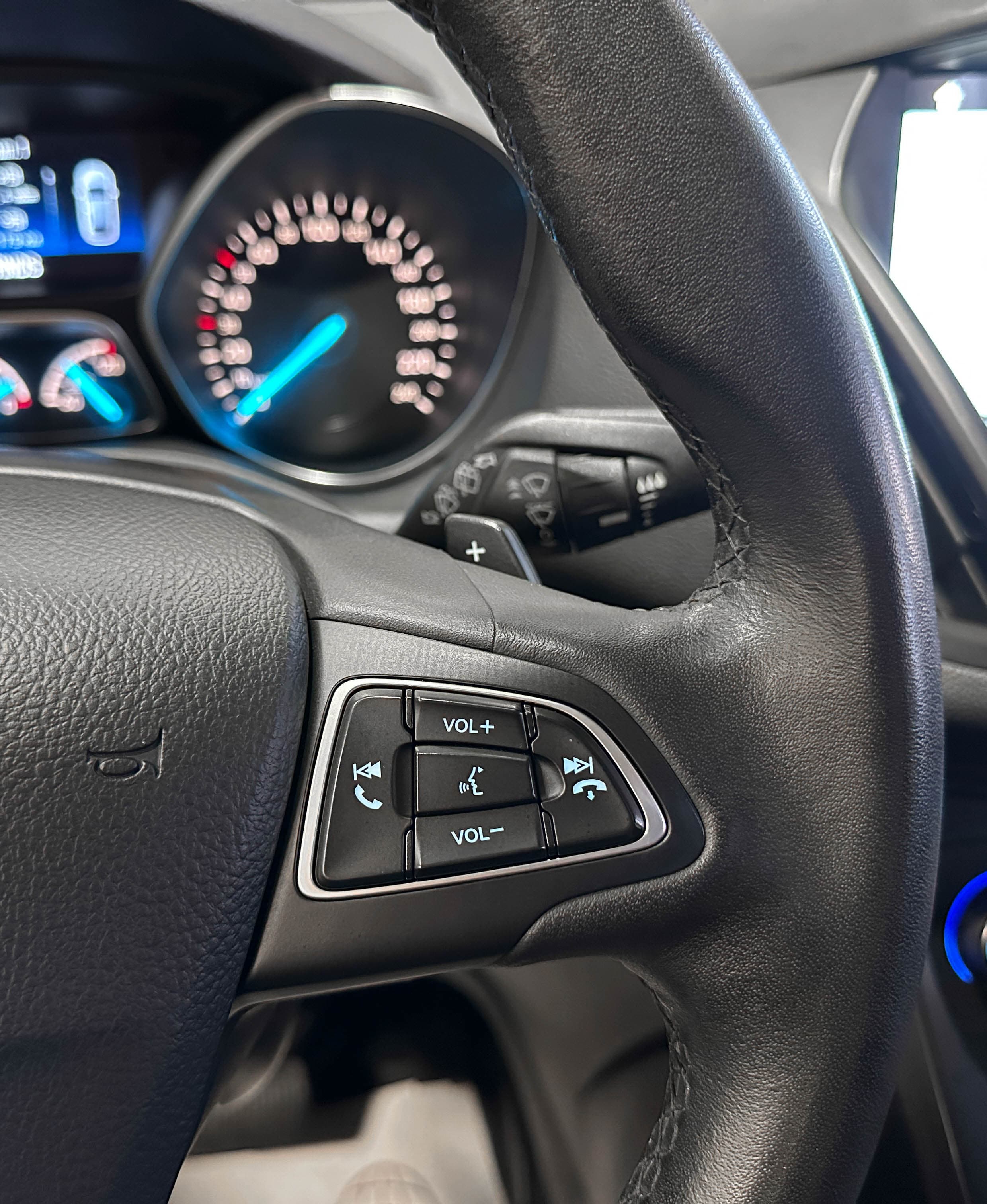 Ford Kuga - фото 22