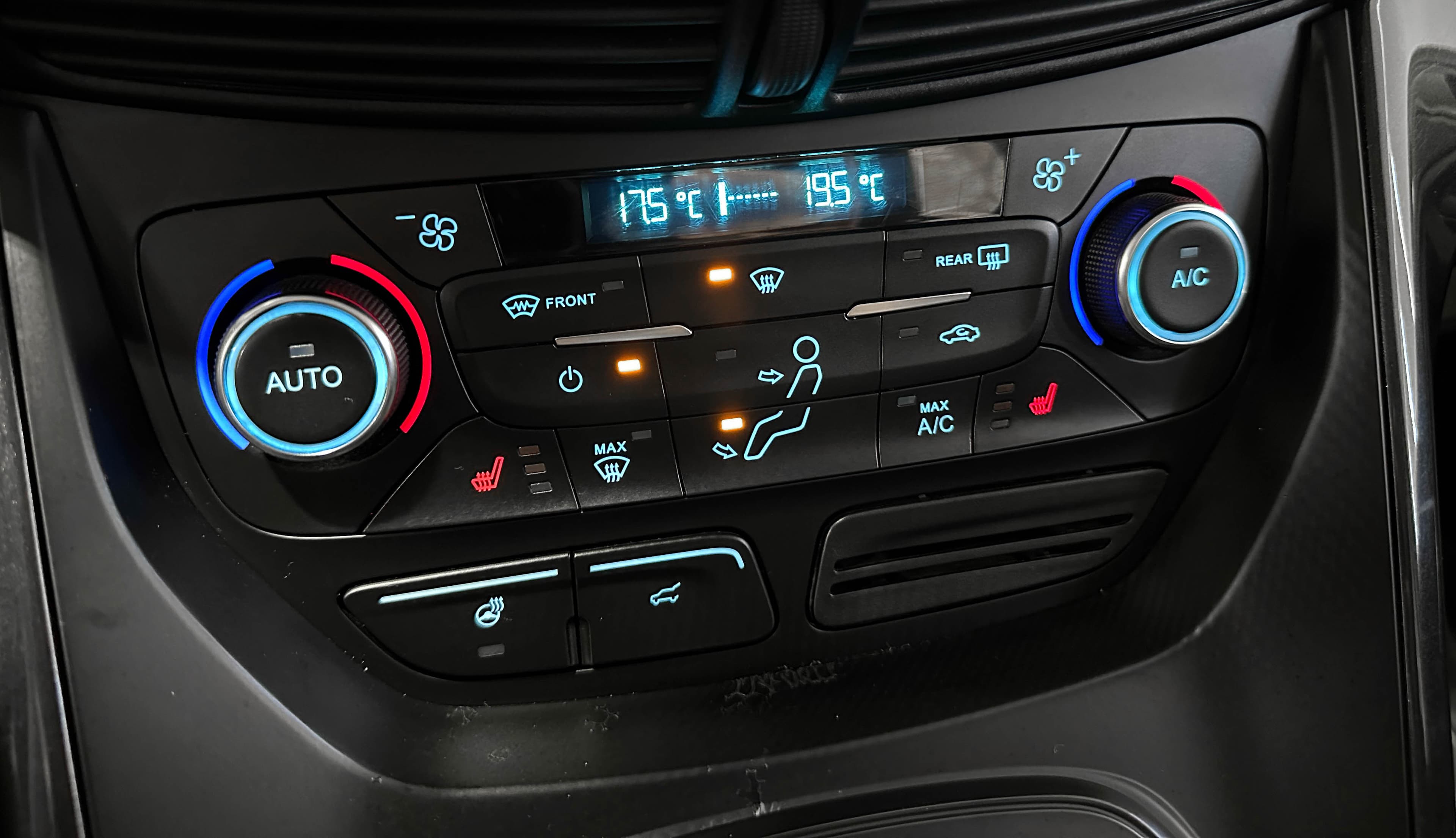 Ford Kuga - фото 27